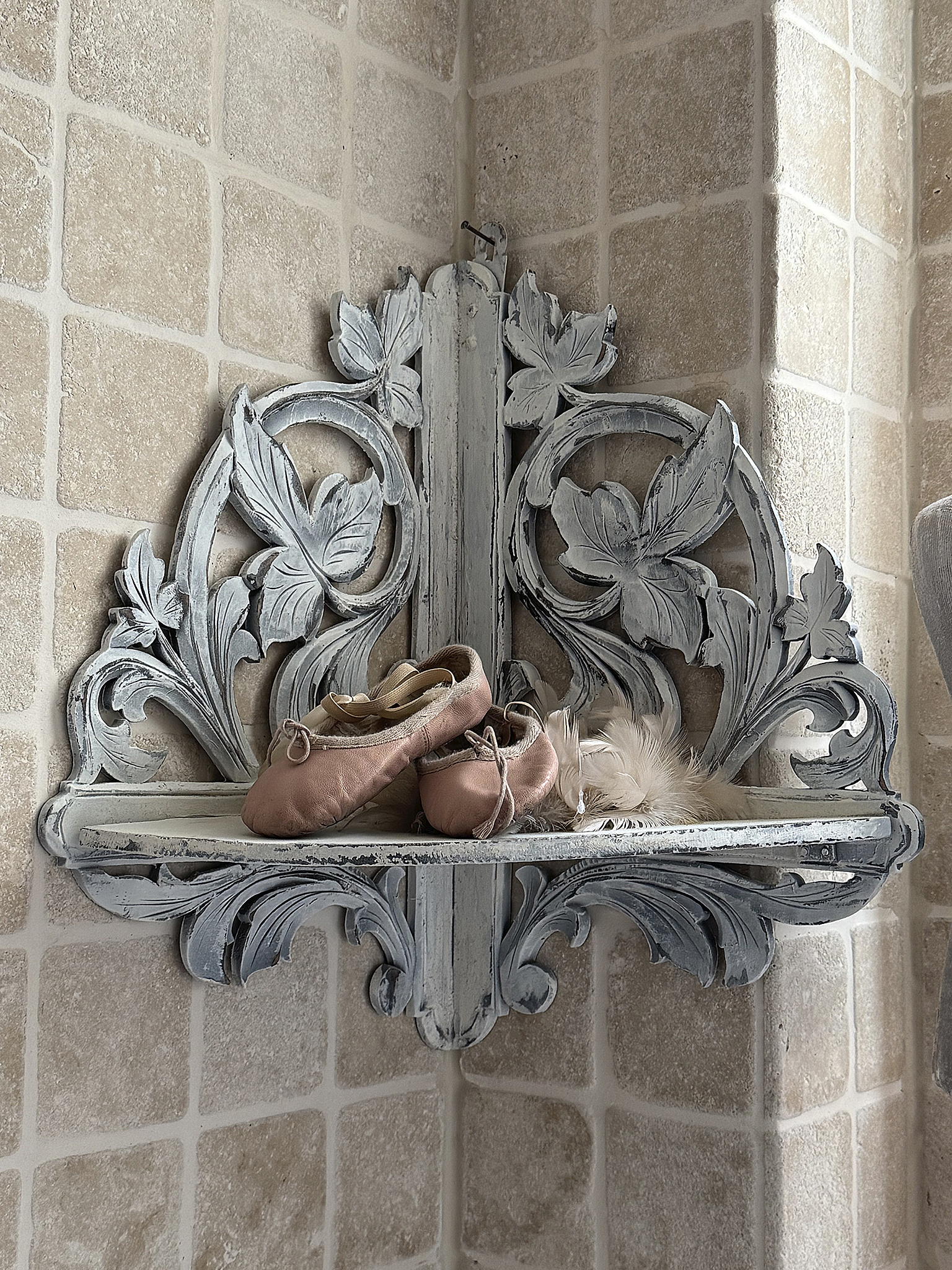 Antikes Eckregal im Jugendstil***