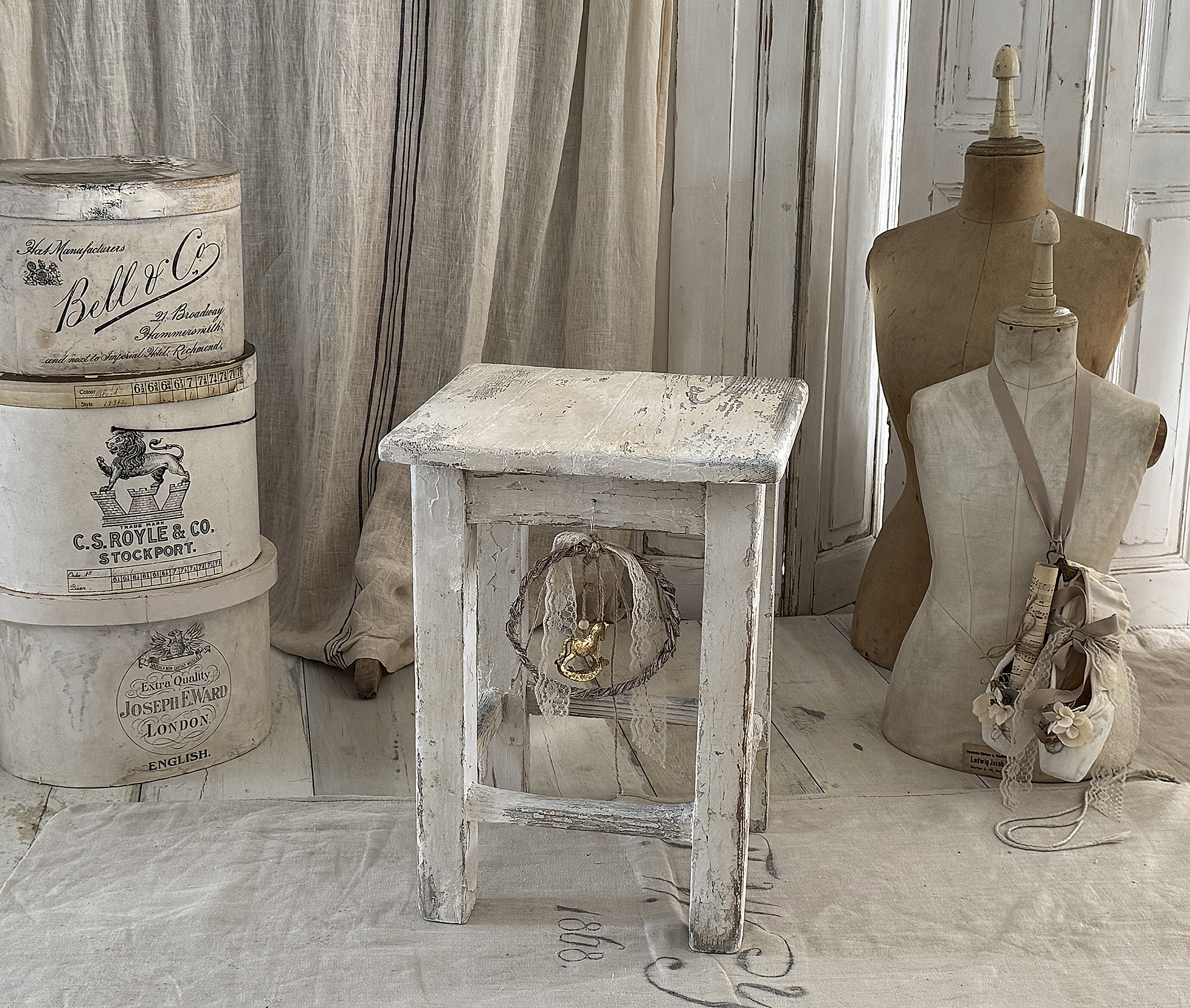 Alter Hocker Shabby pur***