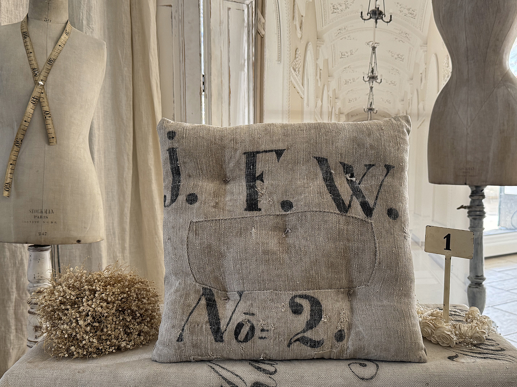 Vintage- Stuhlkissen aus antikem Mehlsack – mit Originaldruck***