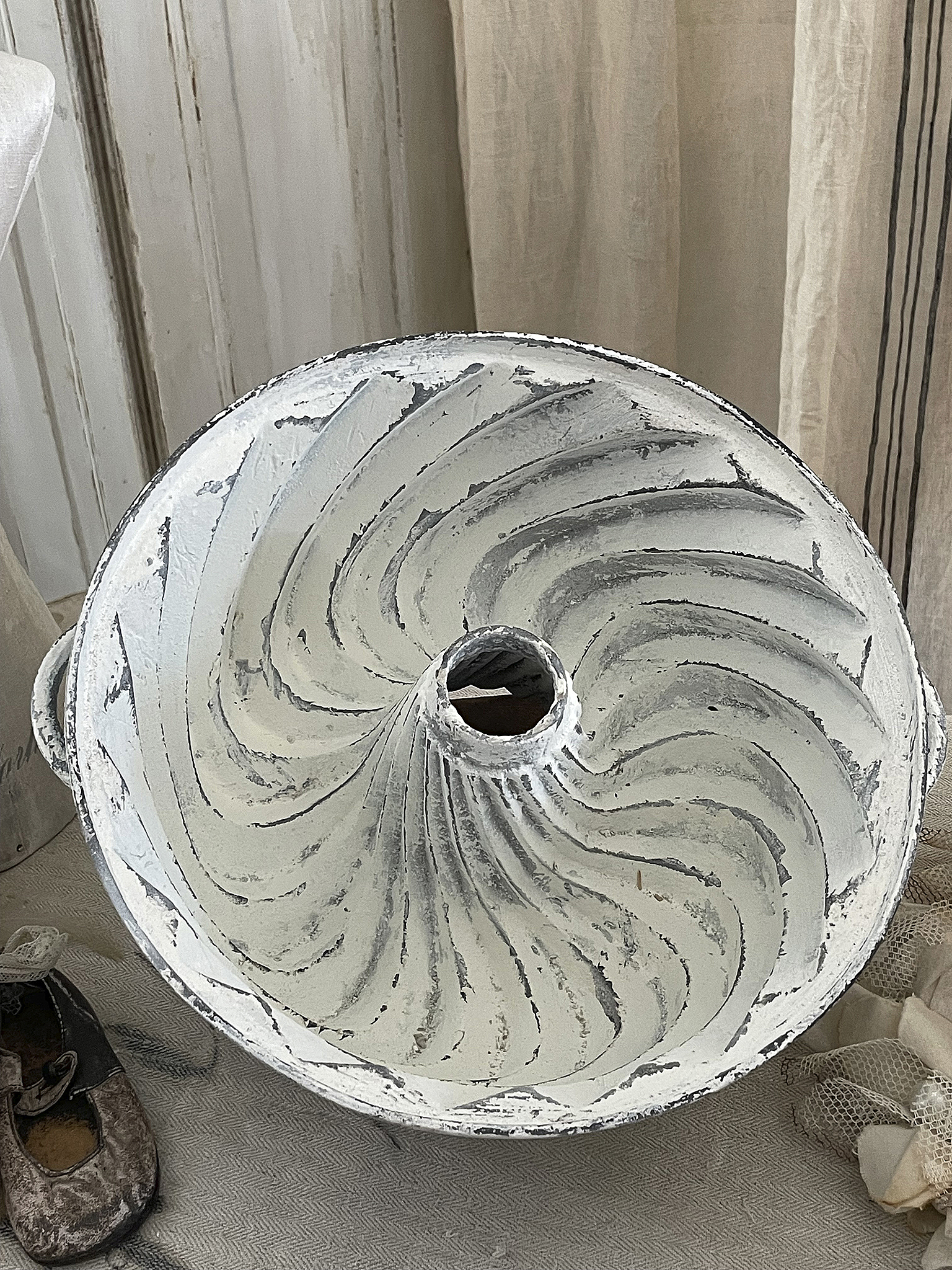 Alte Gusseisen-Gugelhupf-Form "Shabby-chic*** Alte Gusseisen-Gugelhupf-Form "Shabby-chic***