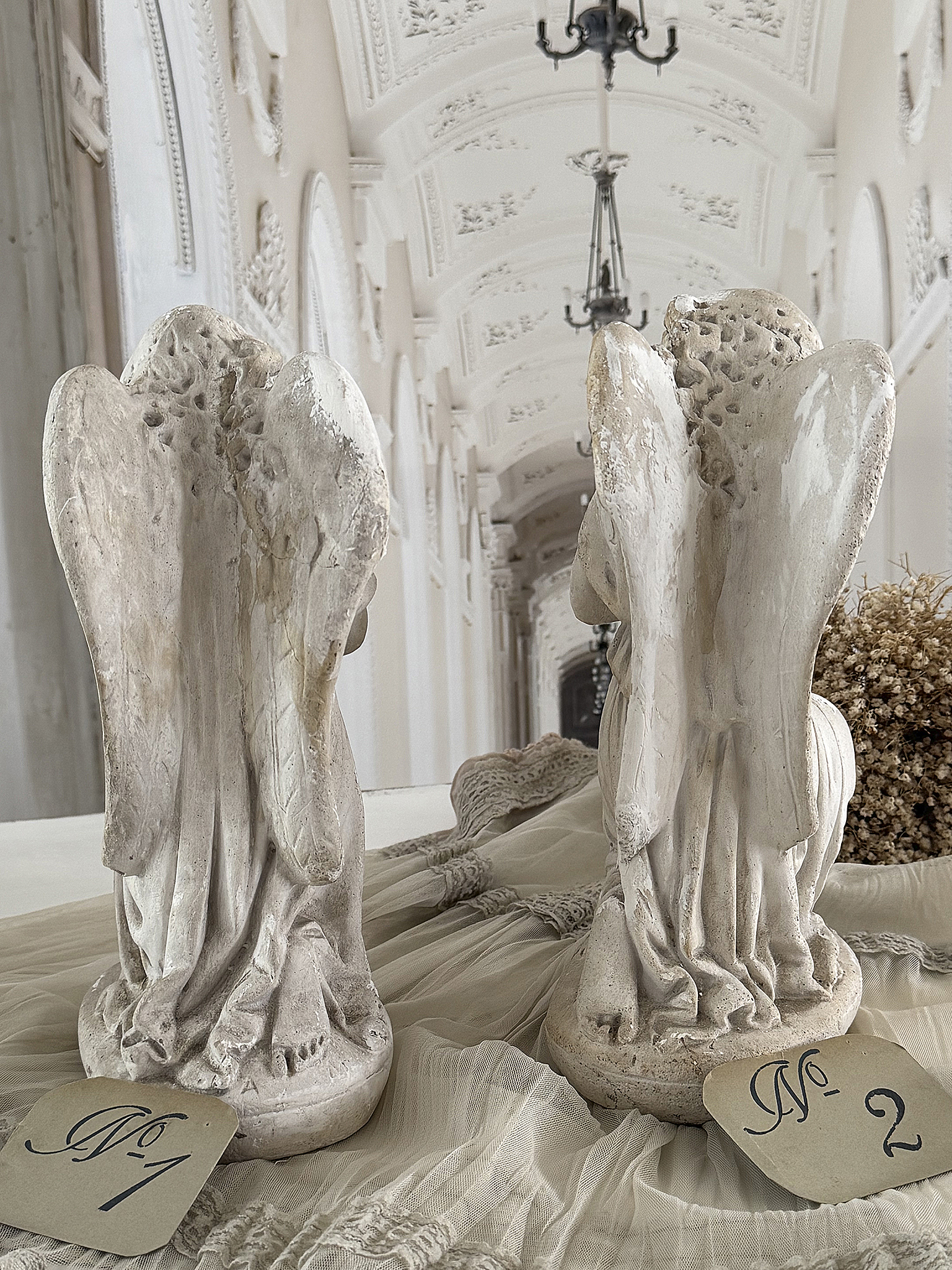 Alte Engel-Figuren aus Frankreich  aus Steingut / Steinzeug***