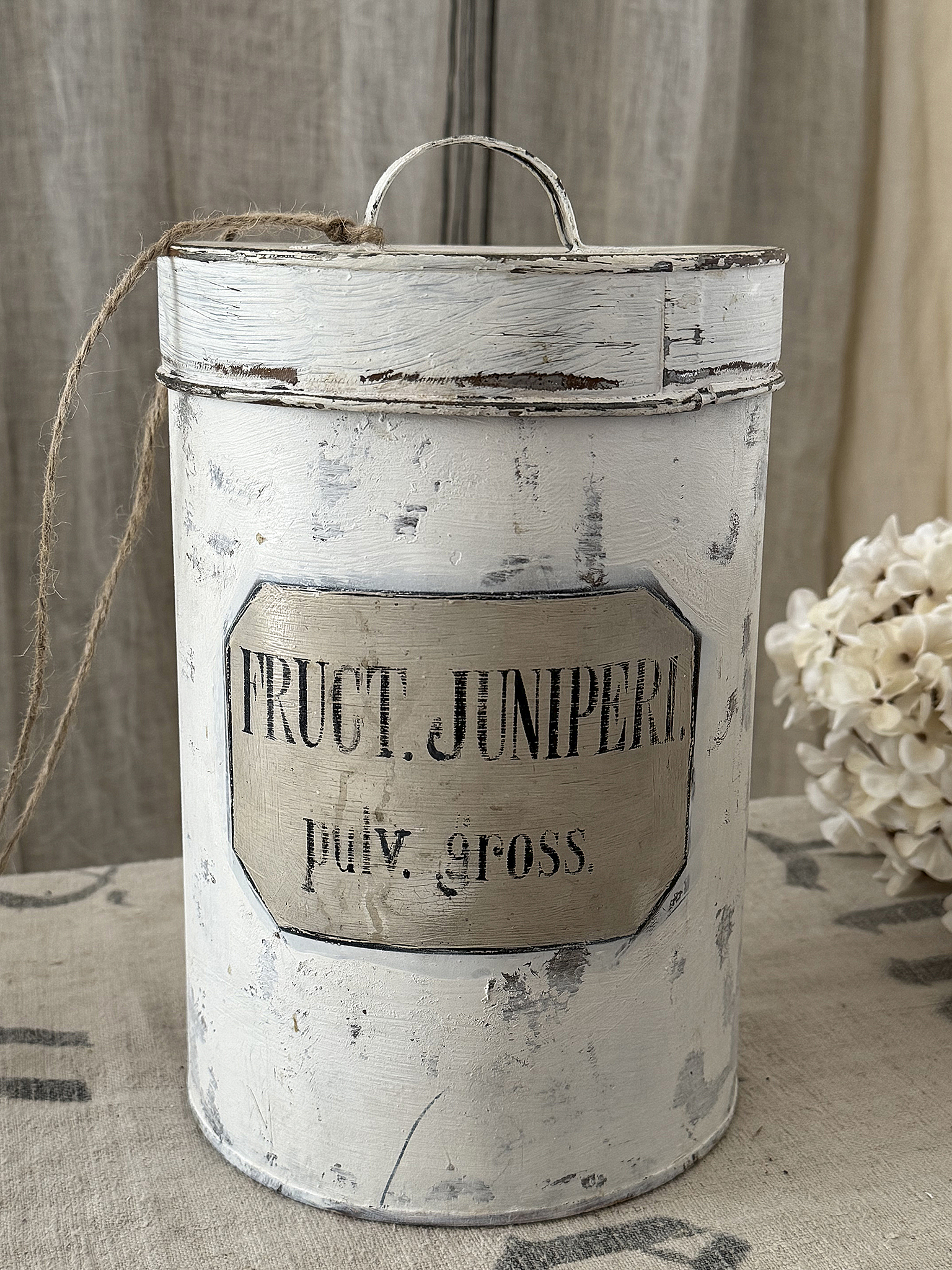 Stimmungsvolles altes Apotheker-Duo mit wunderschönem Shabby-Chic-Charme***