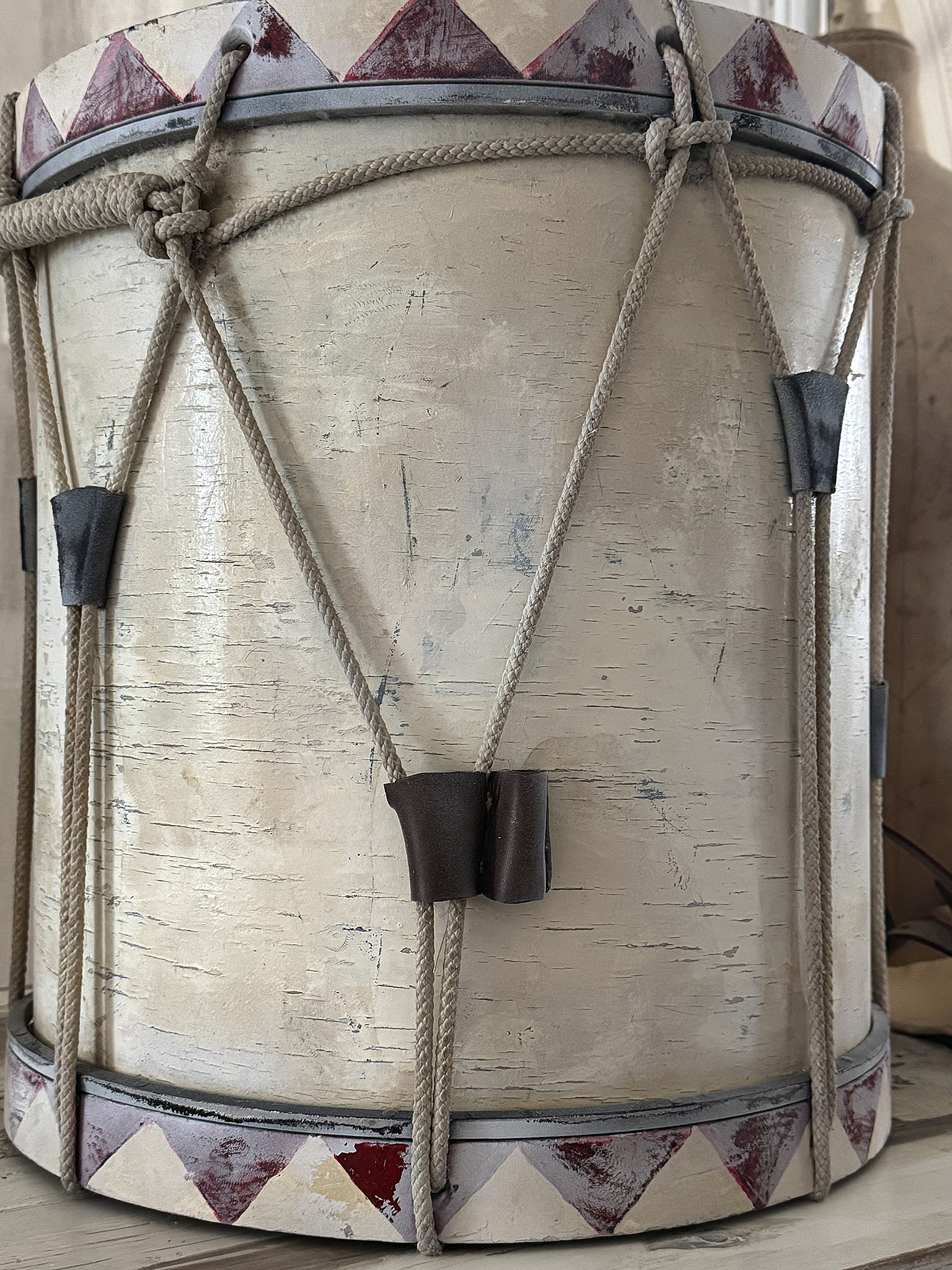 Wunderschöne alte Marschtrommel / Beistelltisch***