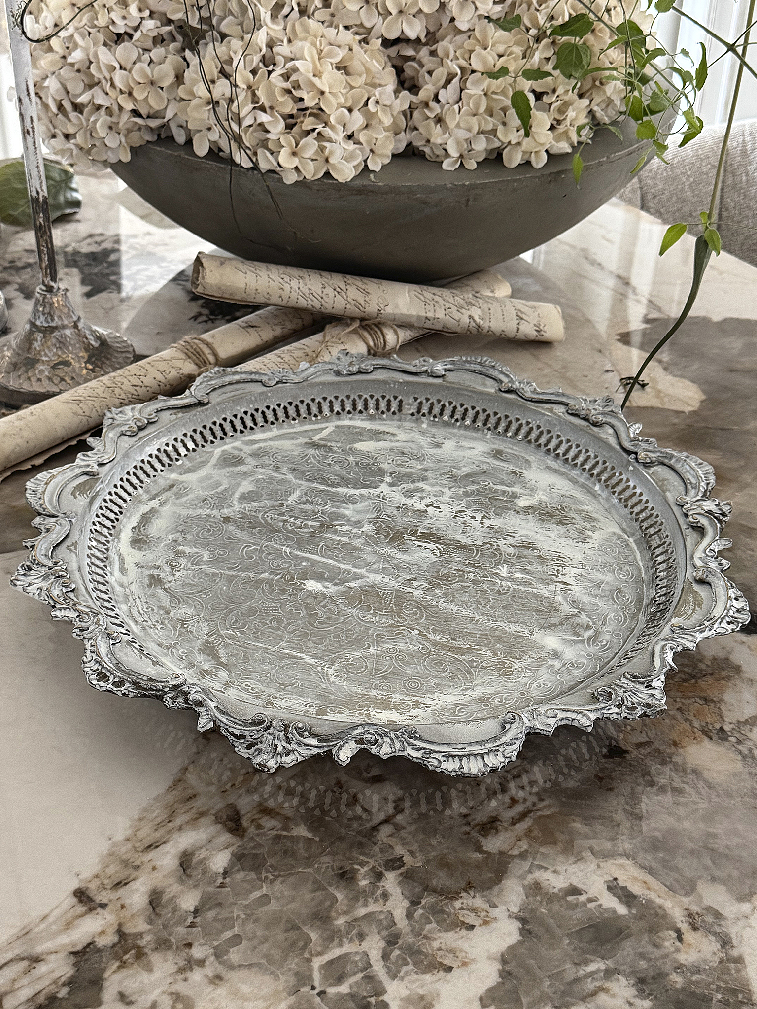 Alte runde Messingschale im Shabby Chic – Vintage Schale mit ziseliertem Rand***