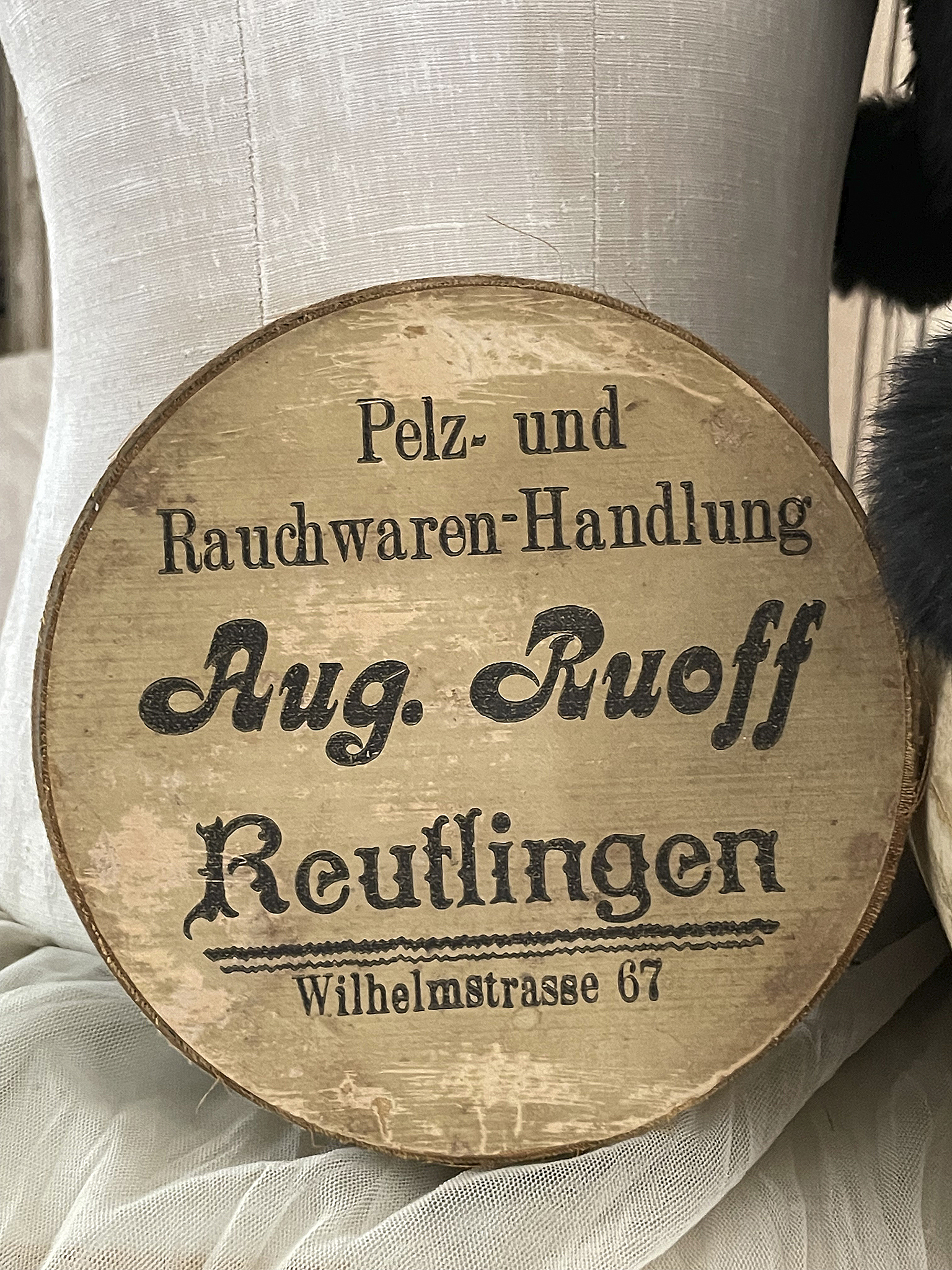 Antike Pelzschachtel mit Muff*** Antike Pelzschachtel mit Muff***