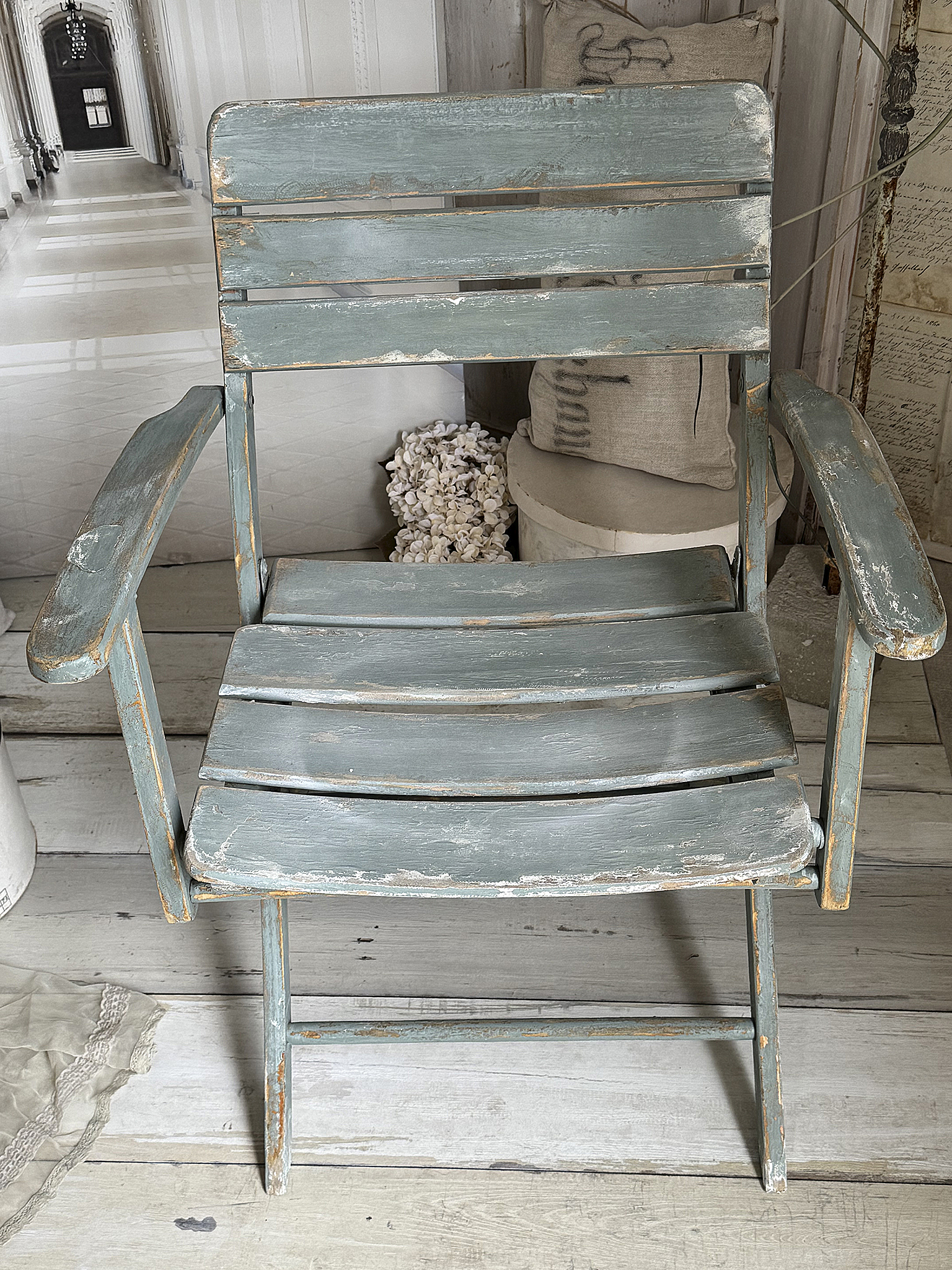 Alter breiter Klappstuhl in Salbei-Grün***