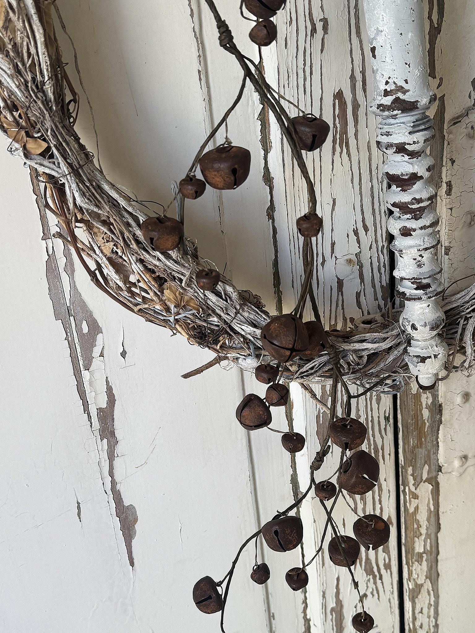 Zauberhafter ovaler Schellenkranz mit antikem Holzstab und sanften Elfenklängen – Romantischer Shabby Chic mit nostalgischem Charme***