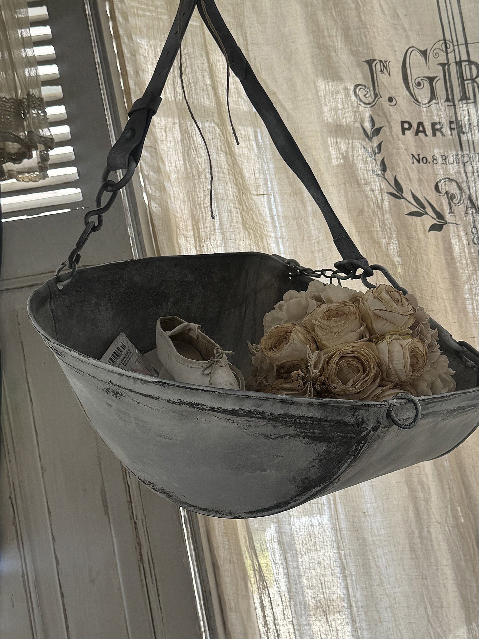 Alte Ernteschüssel aus Zink mit originalem Ledergriff – authentischer Shabby-Charme***