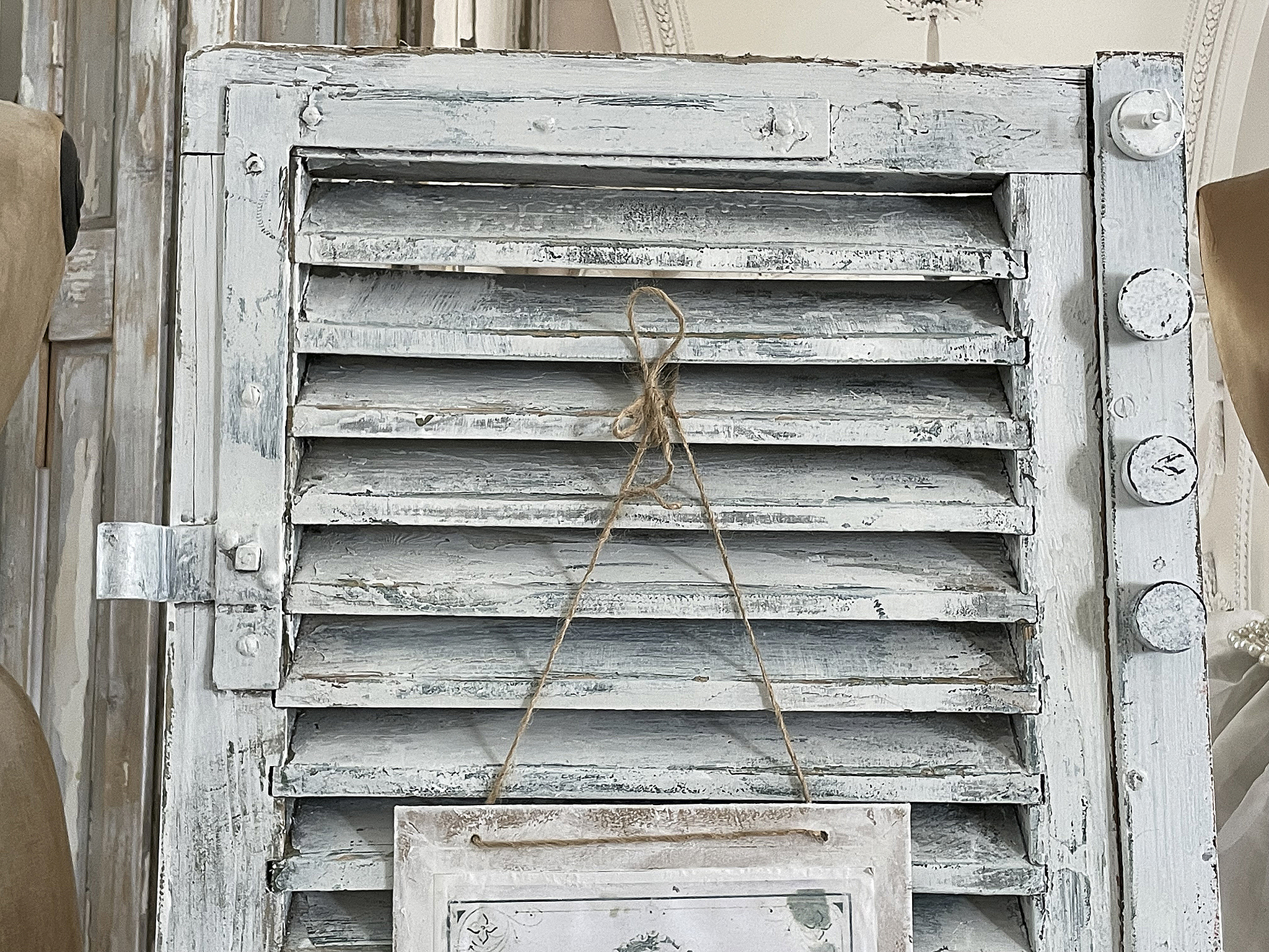 Alter Lamellen-Fensterladen mit Memoboard*** Alter Lamellen-Fensterladen mit Memoboard***