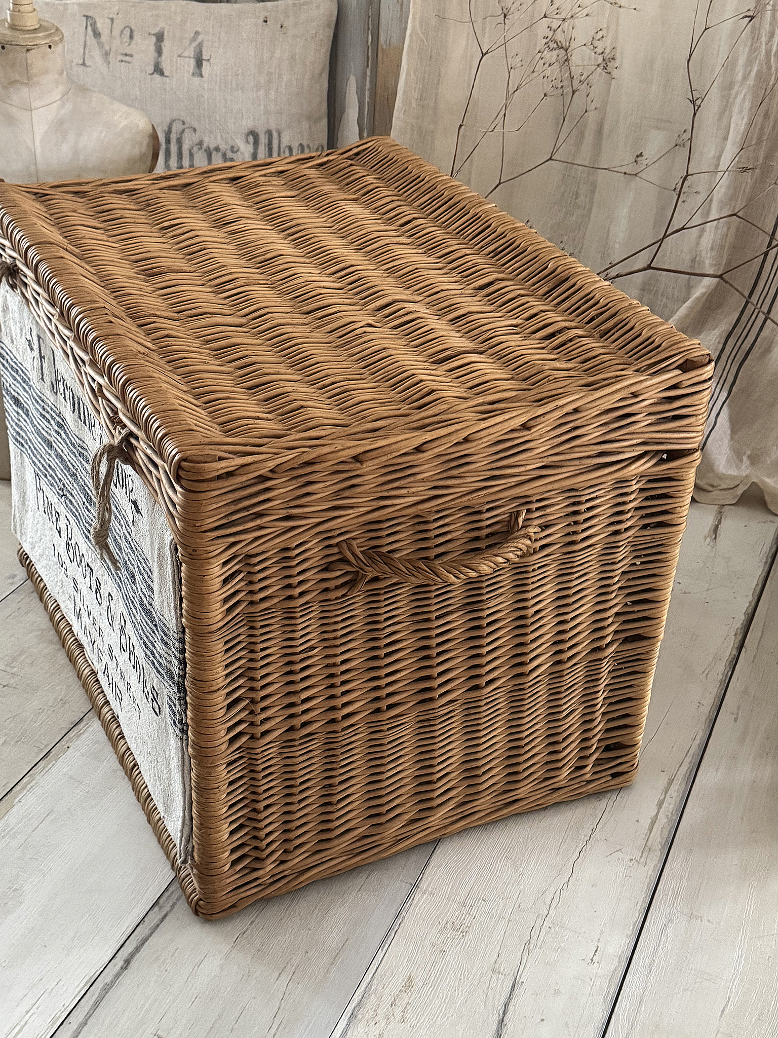 Großer Vintage-Weidenkorb mit Klappdeckel ein charaktervolles Einzelstück für eure Wohnwelt***