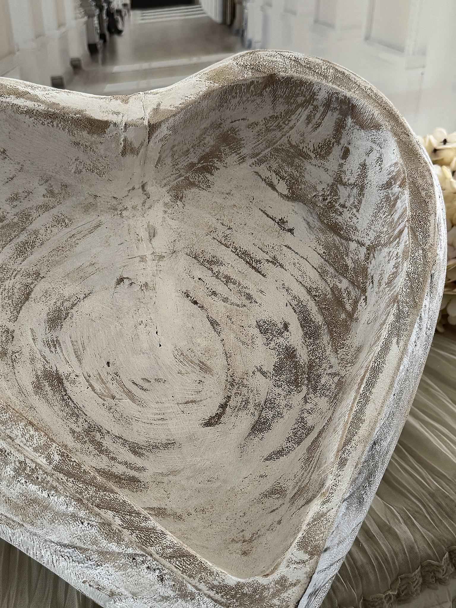 Shabby-Holzherzschale mit Leineneinleger – Romantik in Weiß-Naturtönen*** 