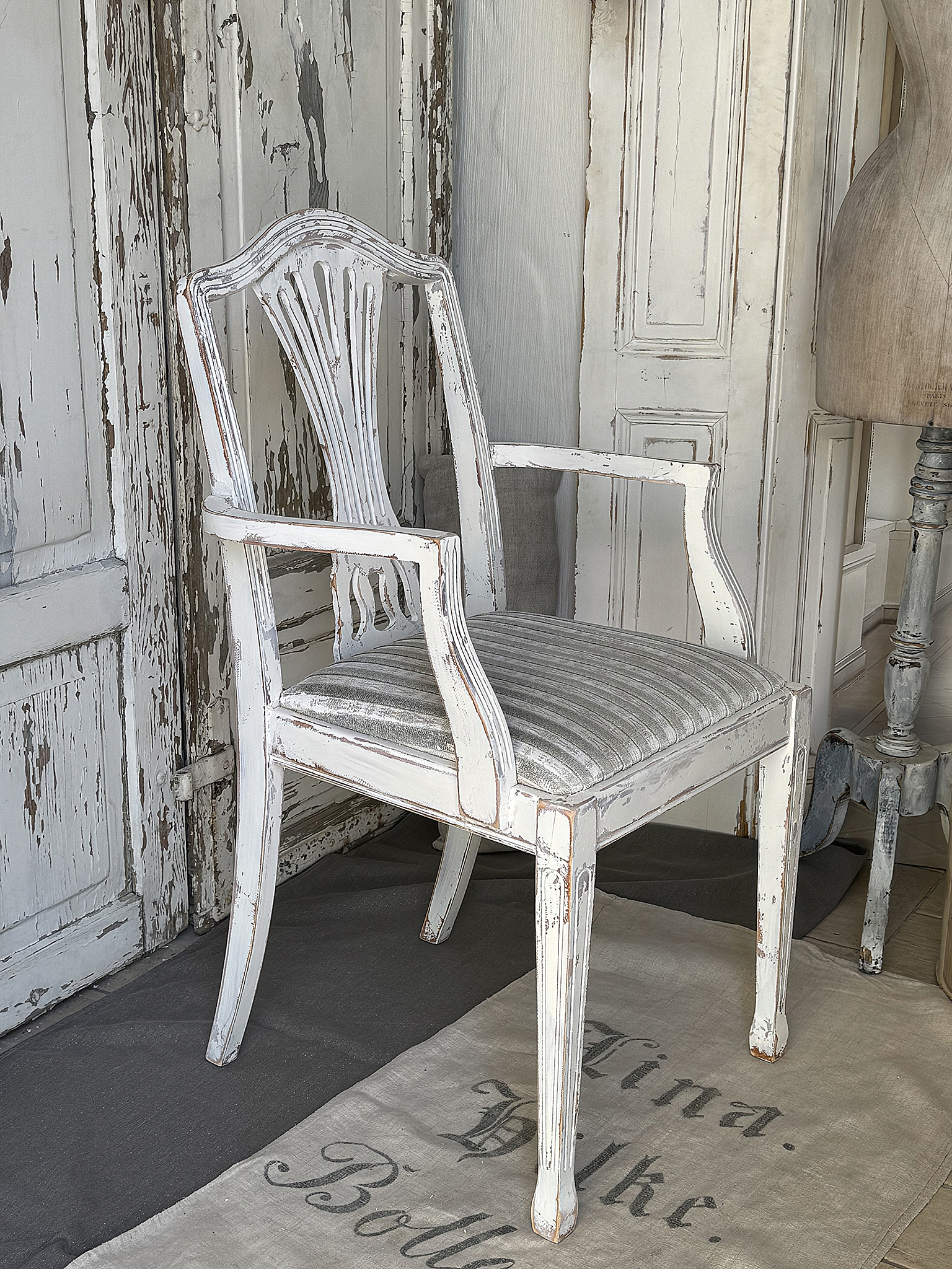 Wunderschöner alter Armlehnstuhl mit Sitzpolster