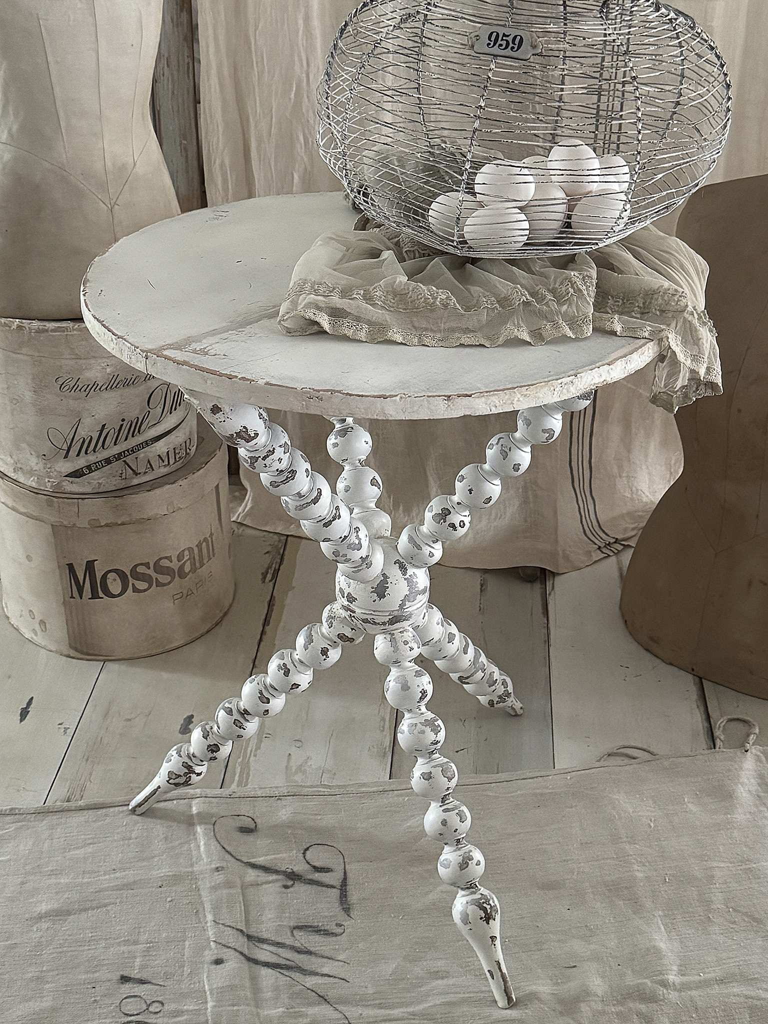  Alter, ausgefallener Beistelltisch ein zauberhaftes Einzelstück***