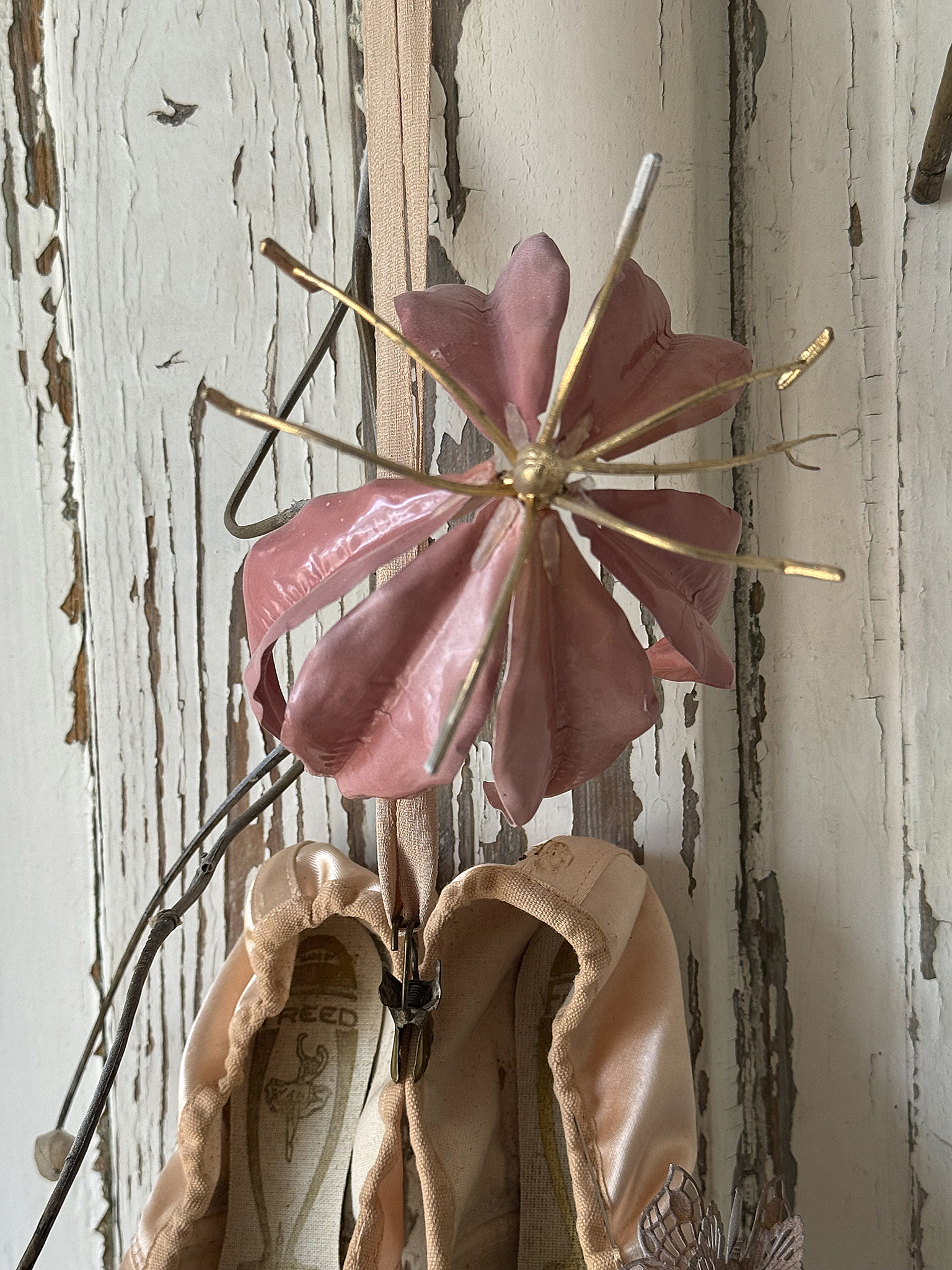 Individuelles Ballettschuh-Arrangement mit Lackorchidee***