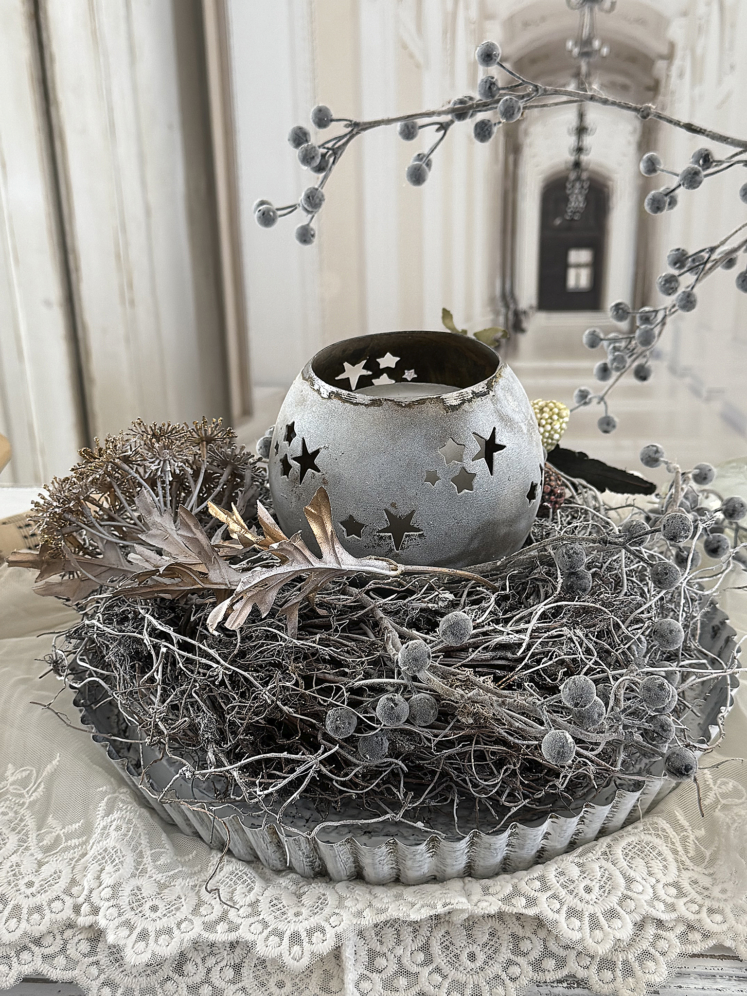 Adventsgesteck mit nostalgischem Sternenwindlicht – Winterlicher Frostzauber im Shabby Chic***