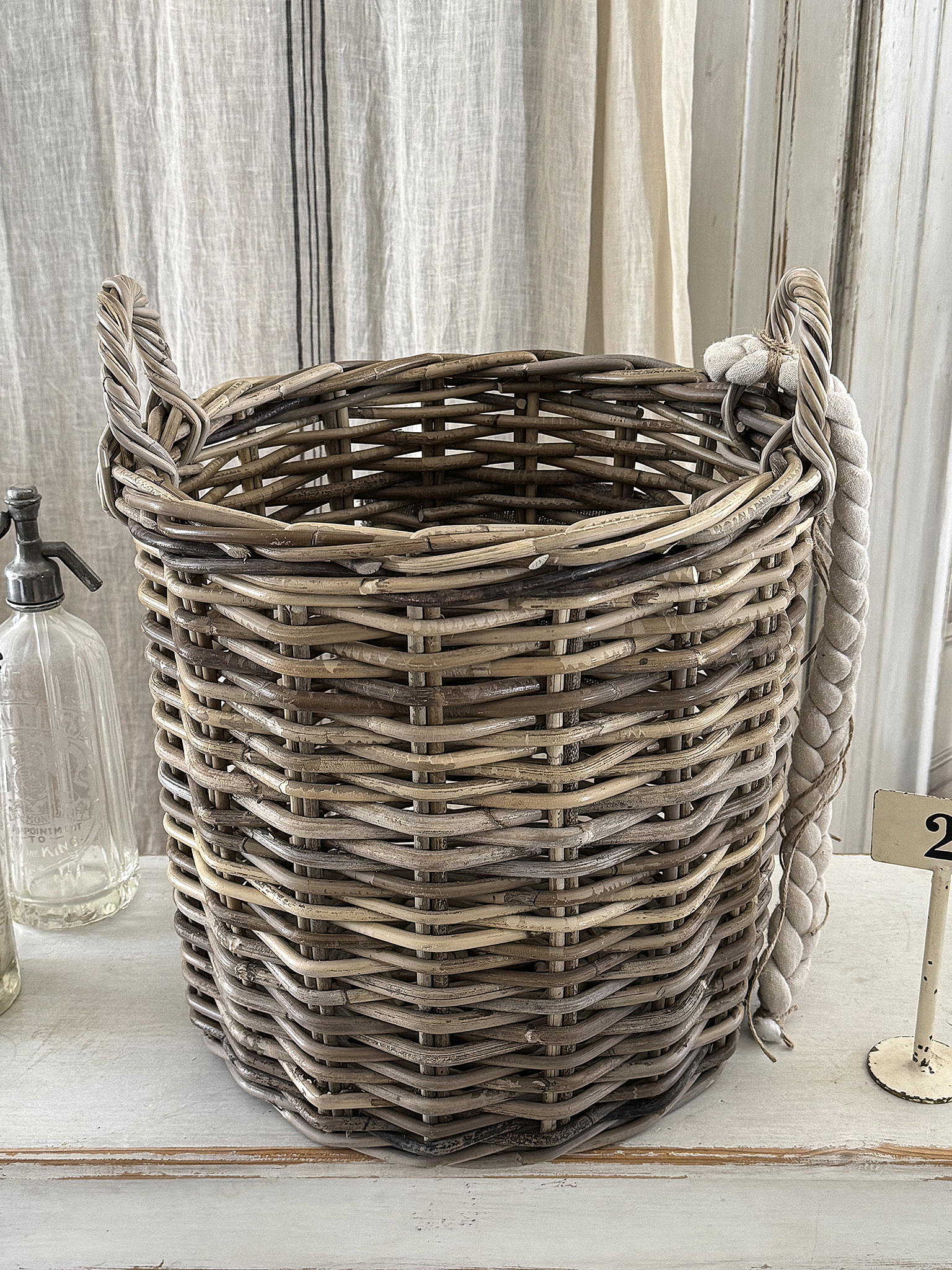 Großer Naturweidenkorb mit Leinenschild – L Shabby Chic***