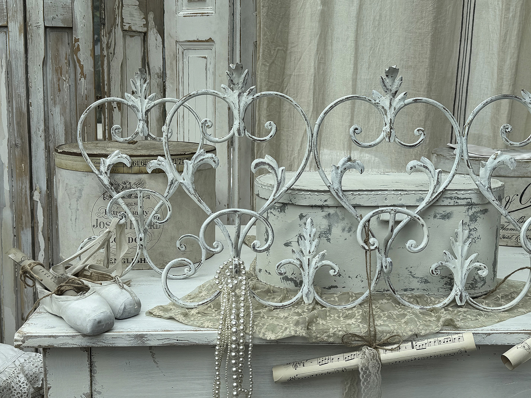 Alte Wandgarderoben im Jugendstil – im Duo***