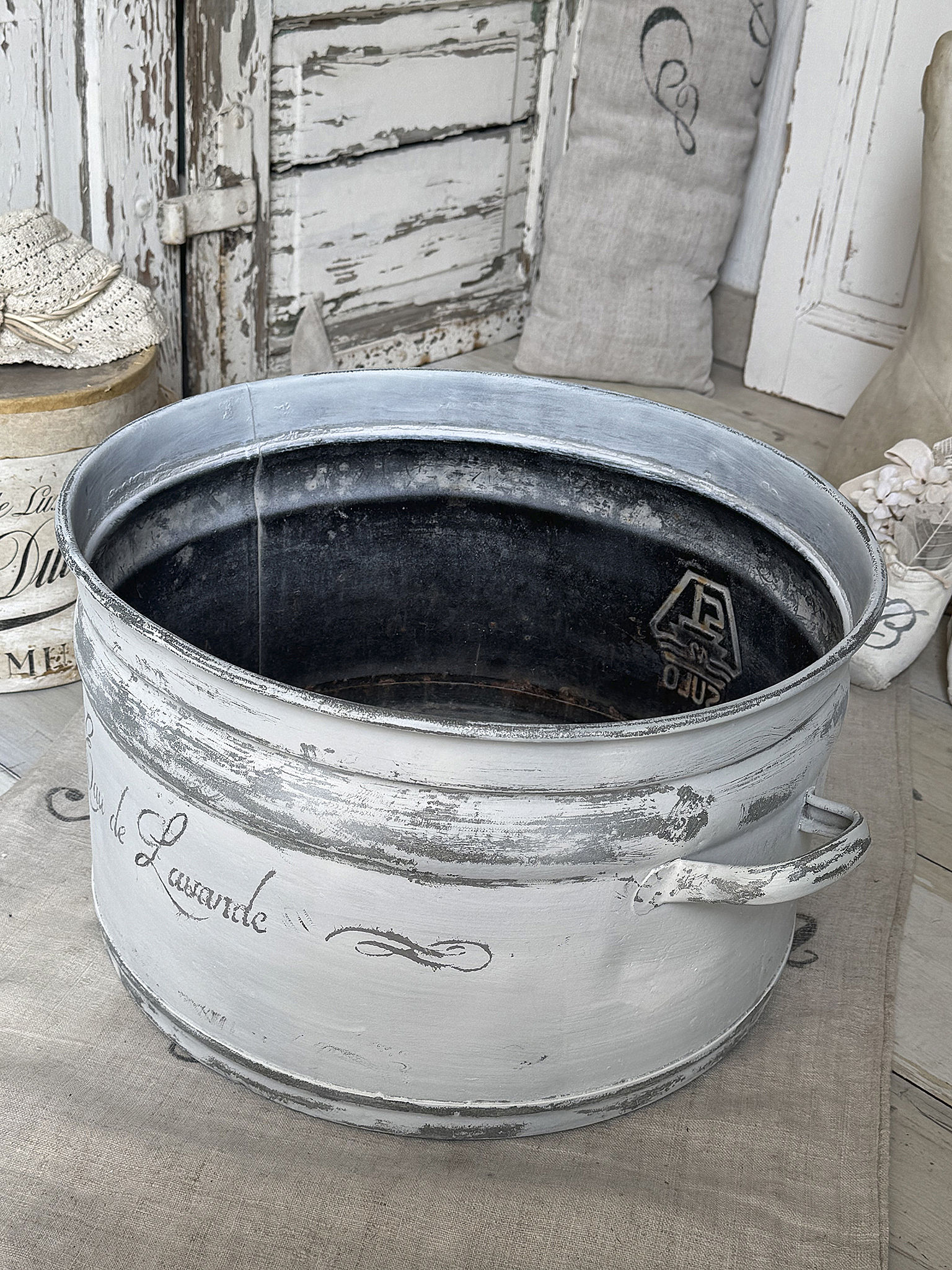 Alter Zinktopf „Eau de Lavande“ – Shabby-Chic mit Vintage-Charme***