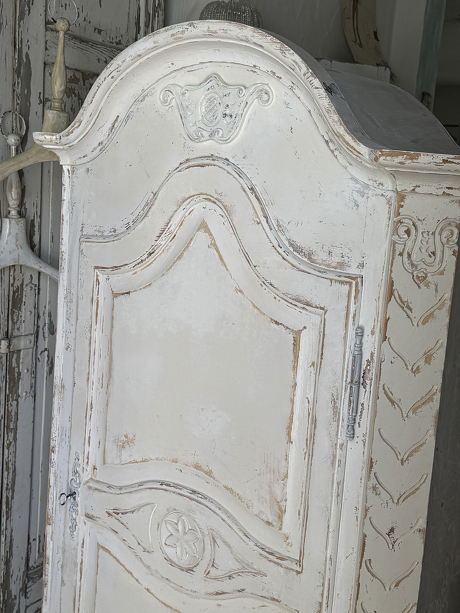 Wunderschöner alter Shabby-Chic Eintürer-Schrank mit geschwungenem Dach*** 