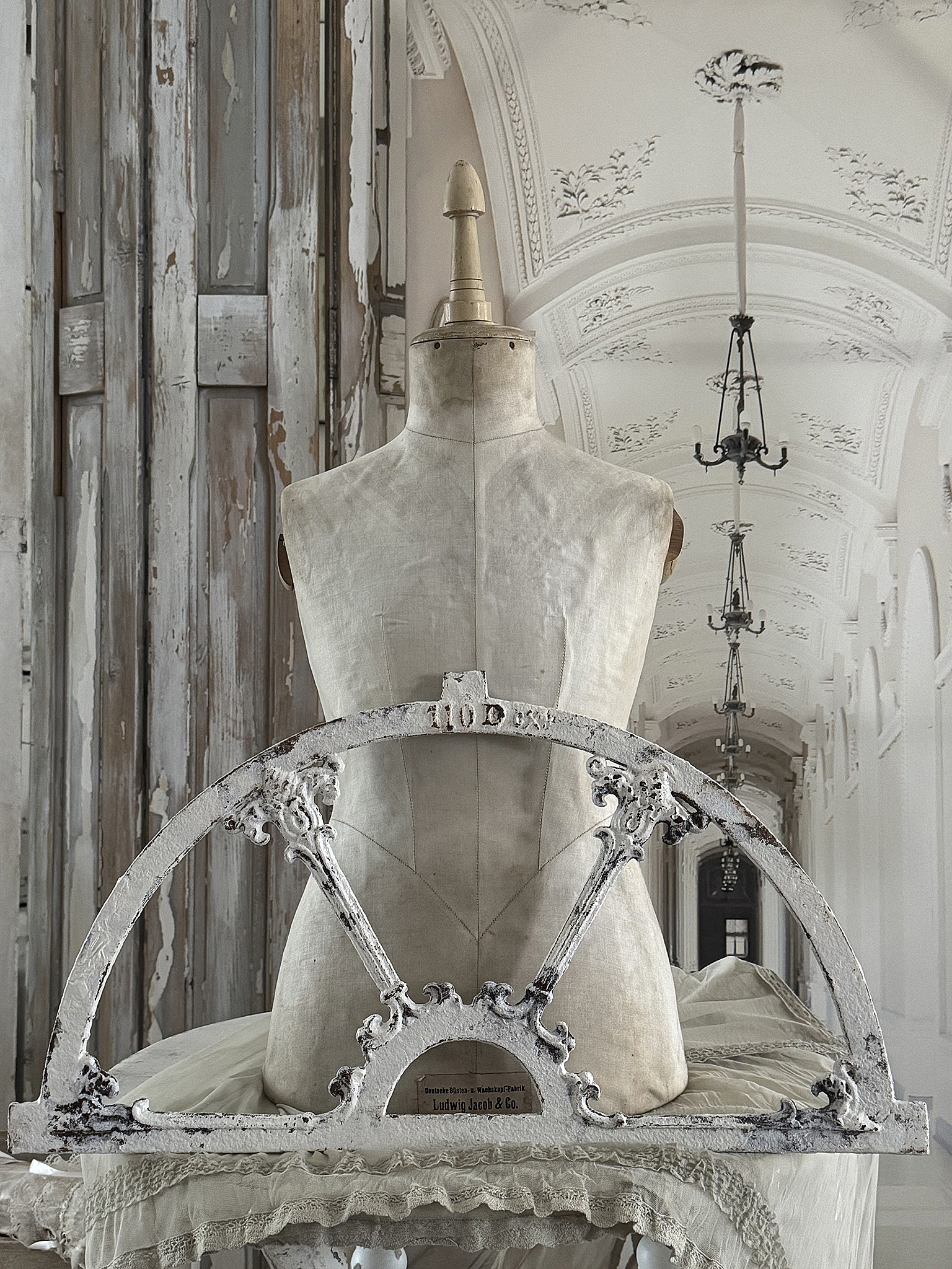 Antikes Stallfenster "shabby pur" ***