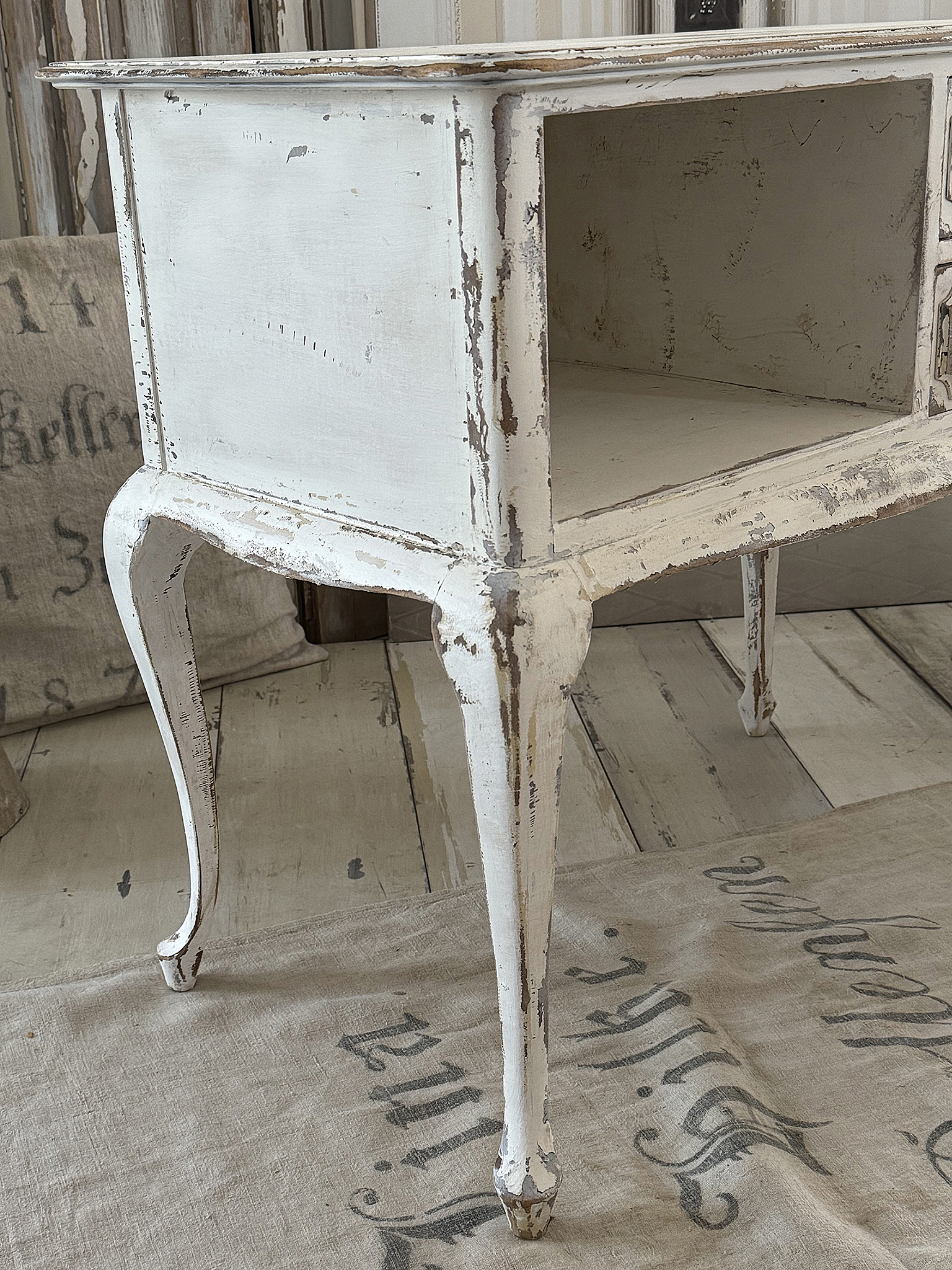 Zauberhafter Vintage-Beistelltisch mit Schubladen im Shabby-Chic***