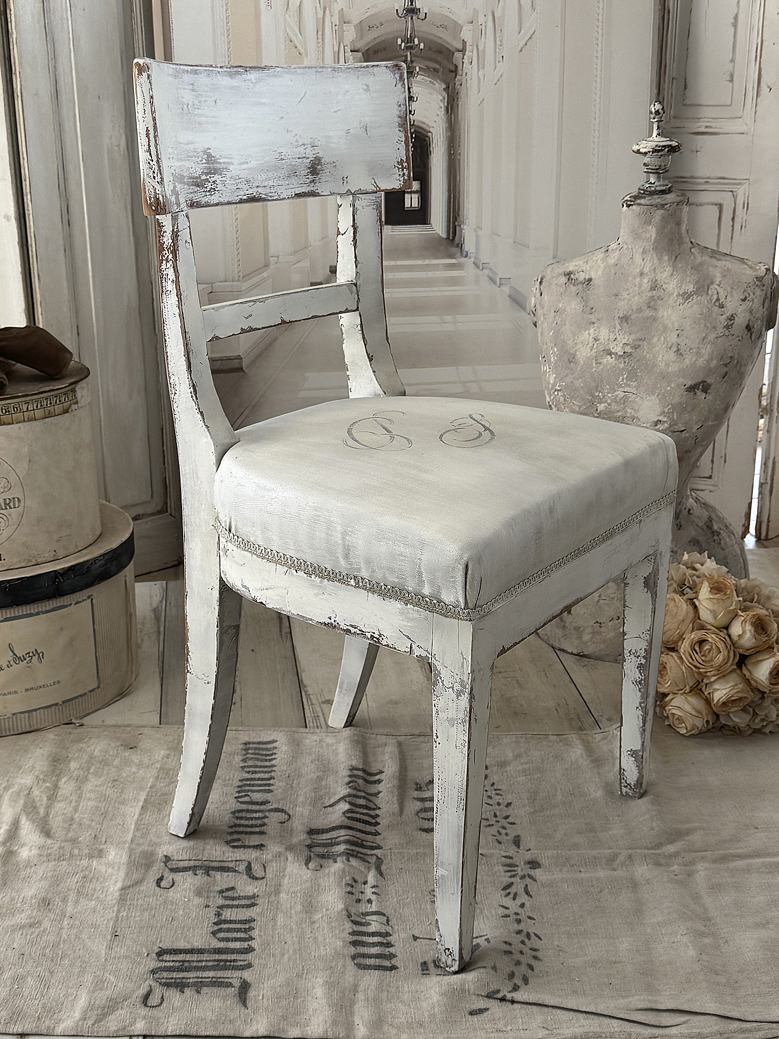 Antiker Biedermeier-Stuhl – Shabby Chic mit Monogramm***