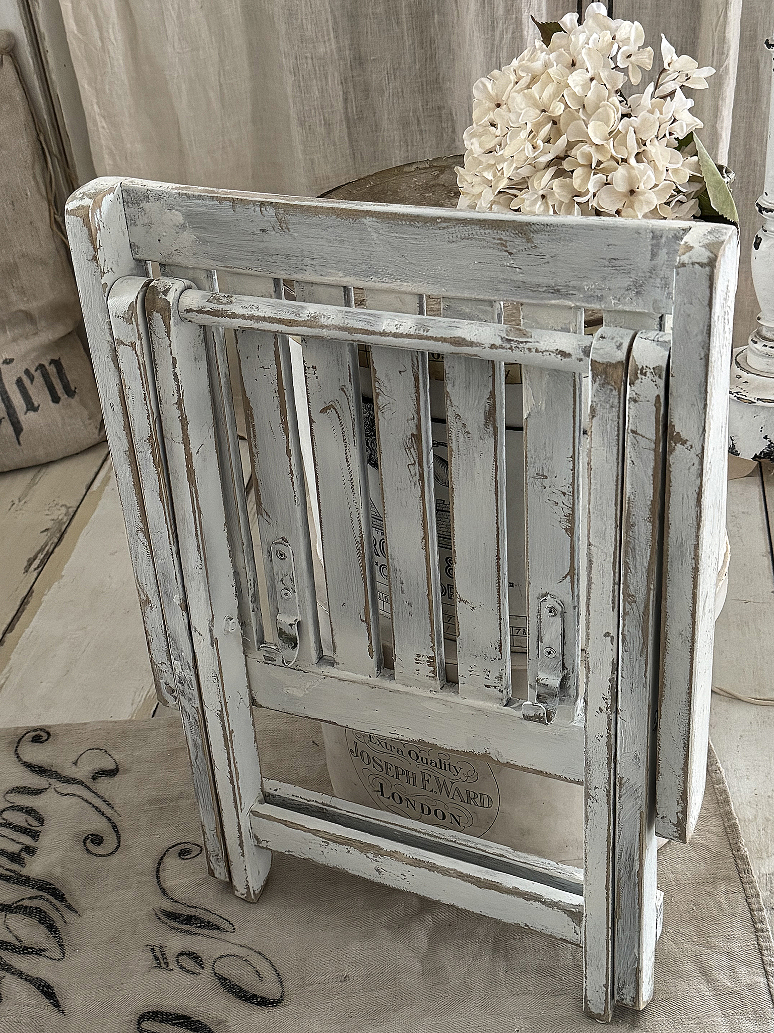 Shabby-Beistelltischchen & Hocker – Klappbar, praktisch und voller Charme***