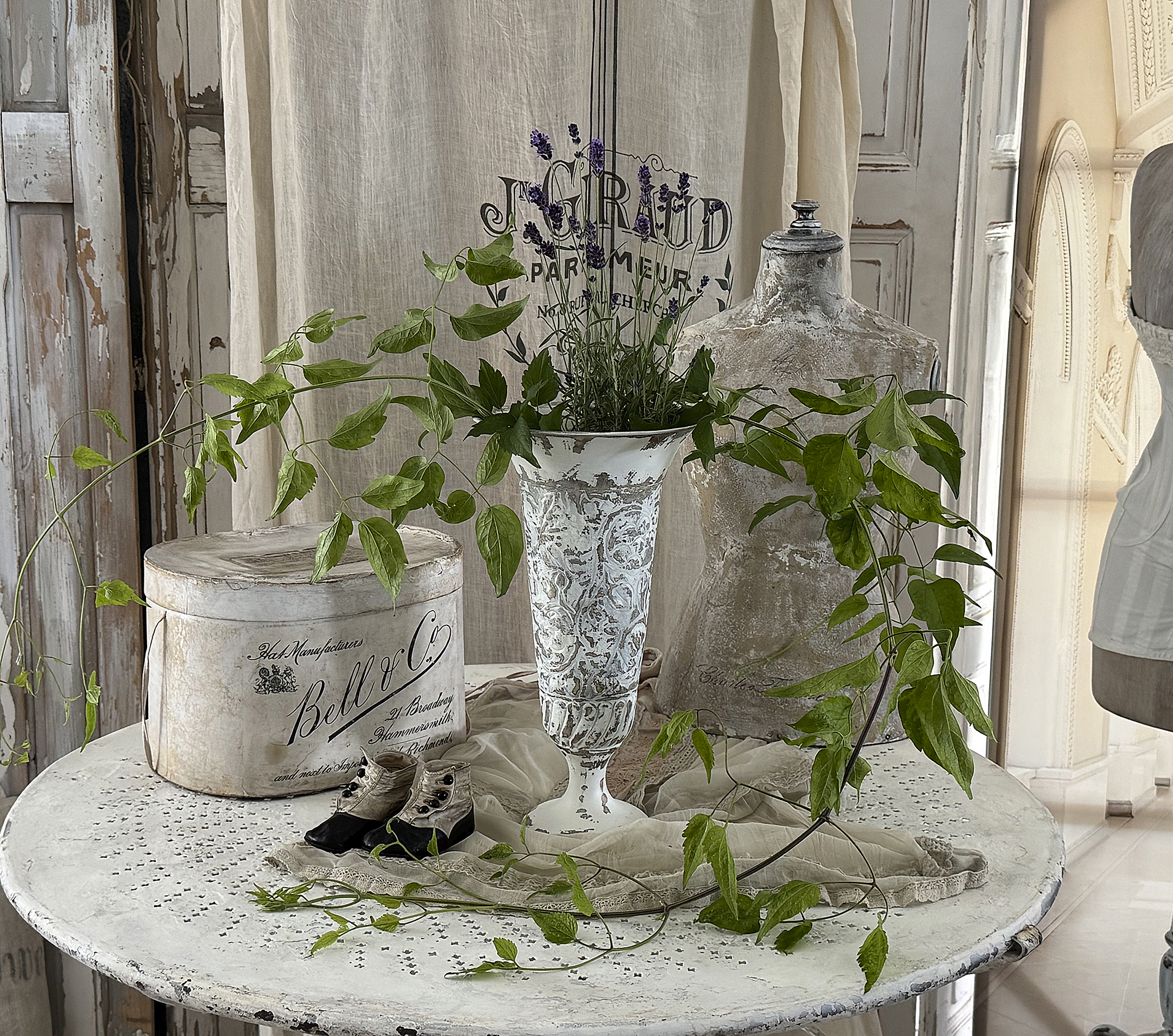 Elegante Vintage-Vase aus Frankreich mit Shabby-Charme***