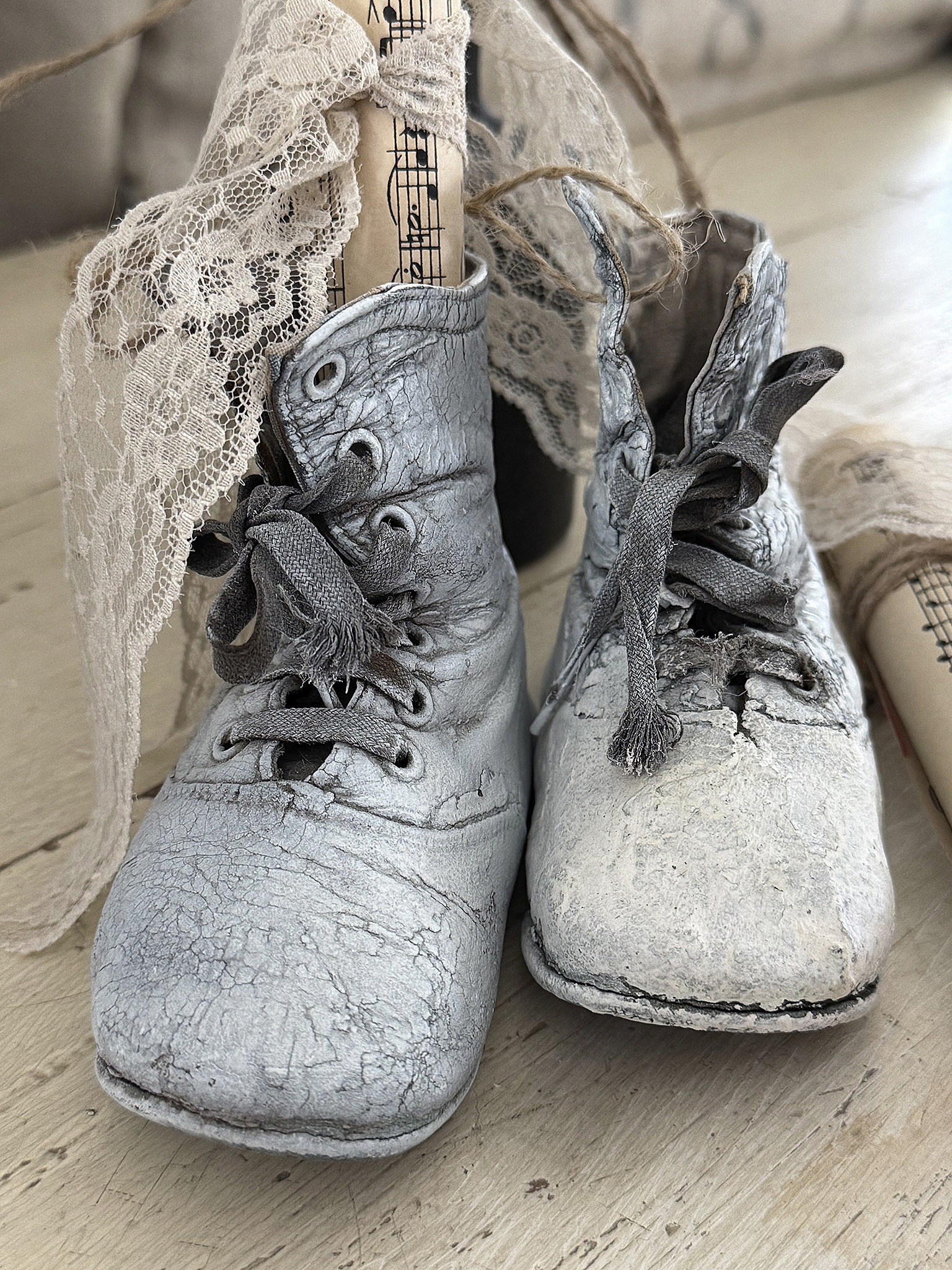 Antike Kinderschuhe mit Vintage-Deko*** Antike Kinderschuhe mit Vintage-Deko***
