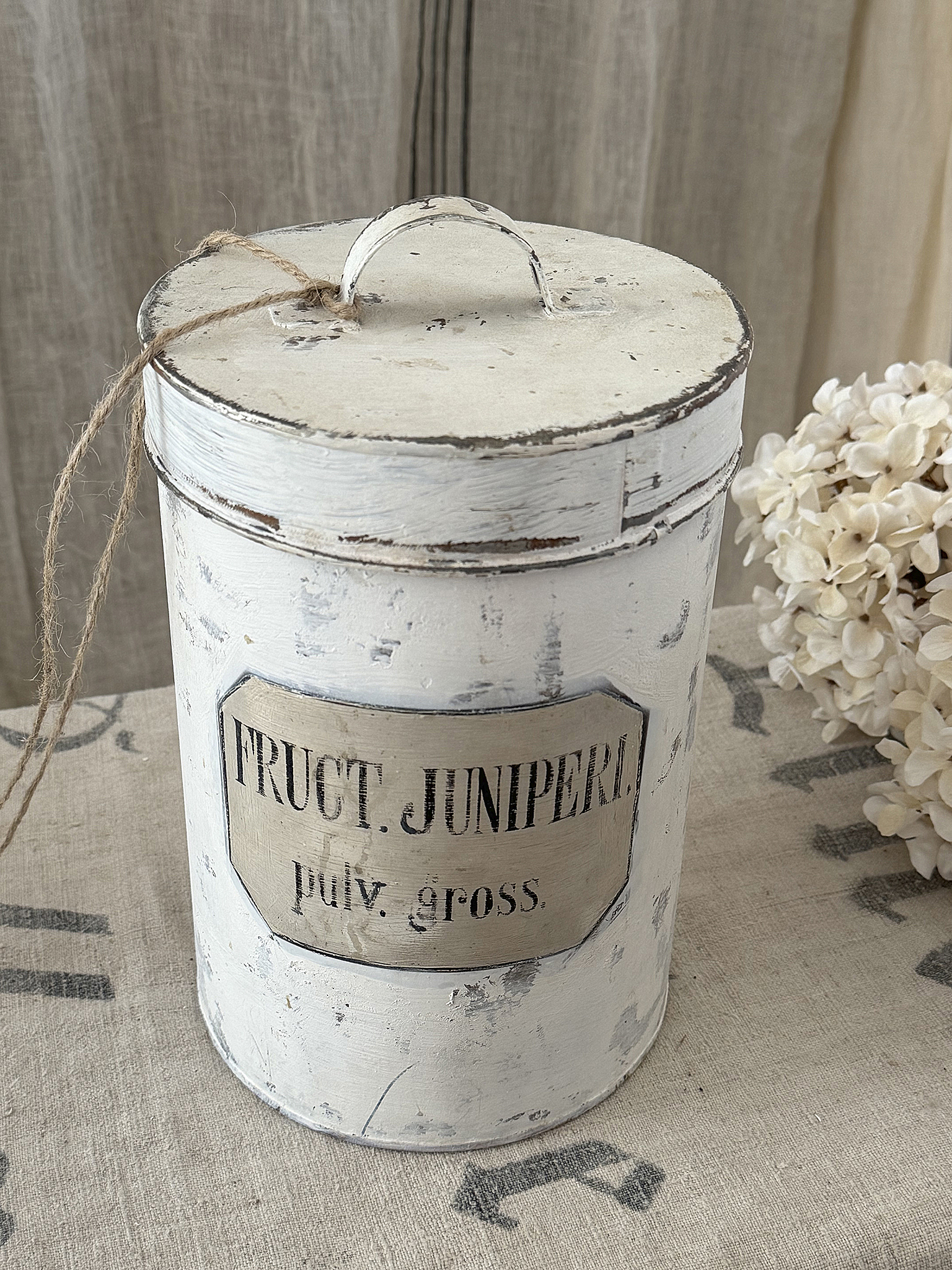 Stimmungsvolles altes Apotheker-Duo mit wunderschönem Shabby-Chic-Charme***