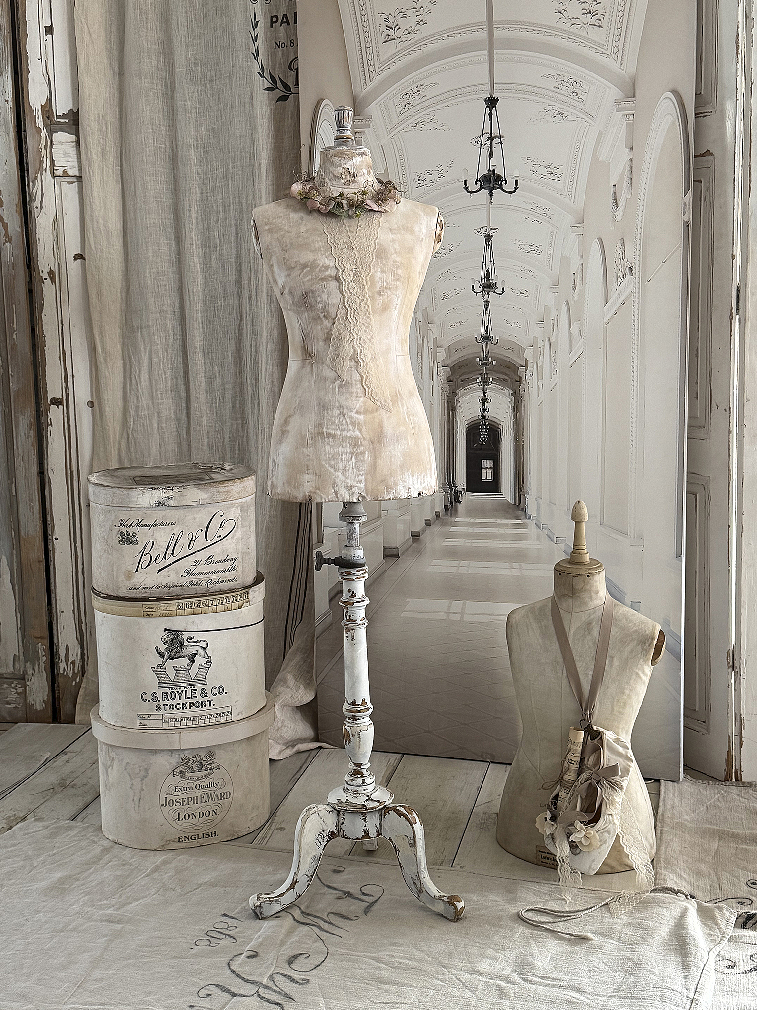 Reizende, antike Kinderschneiderpuppe der Firma Stockmann, Paris***