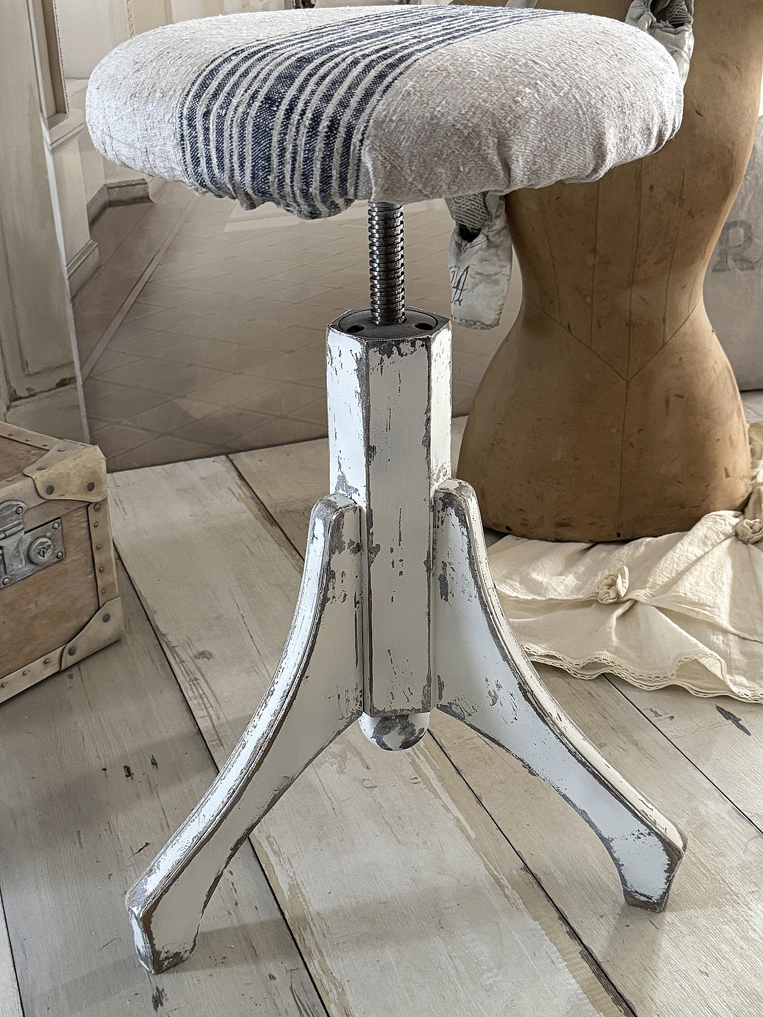 Wunderschöner vintage Klavierhocker mit altem Leinen***