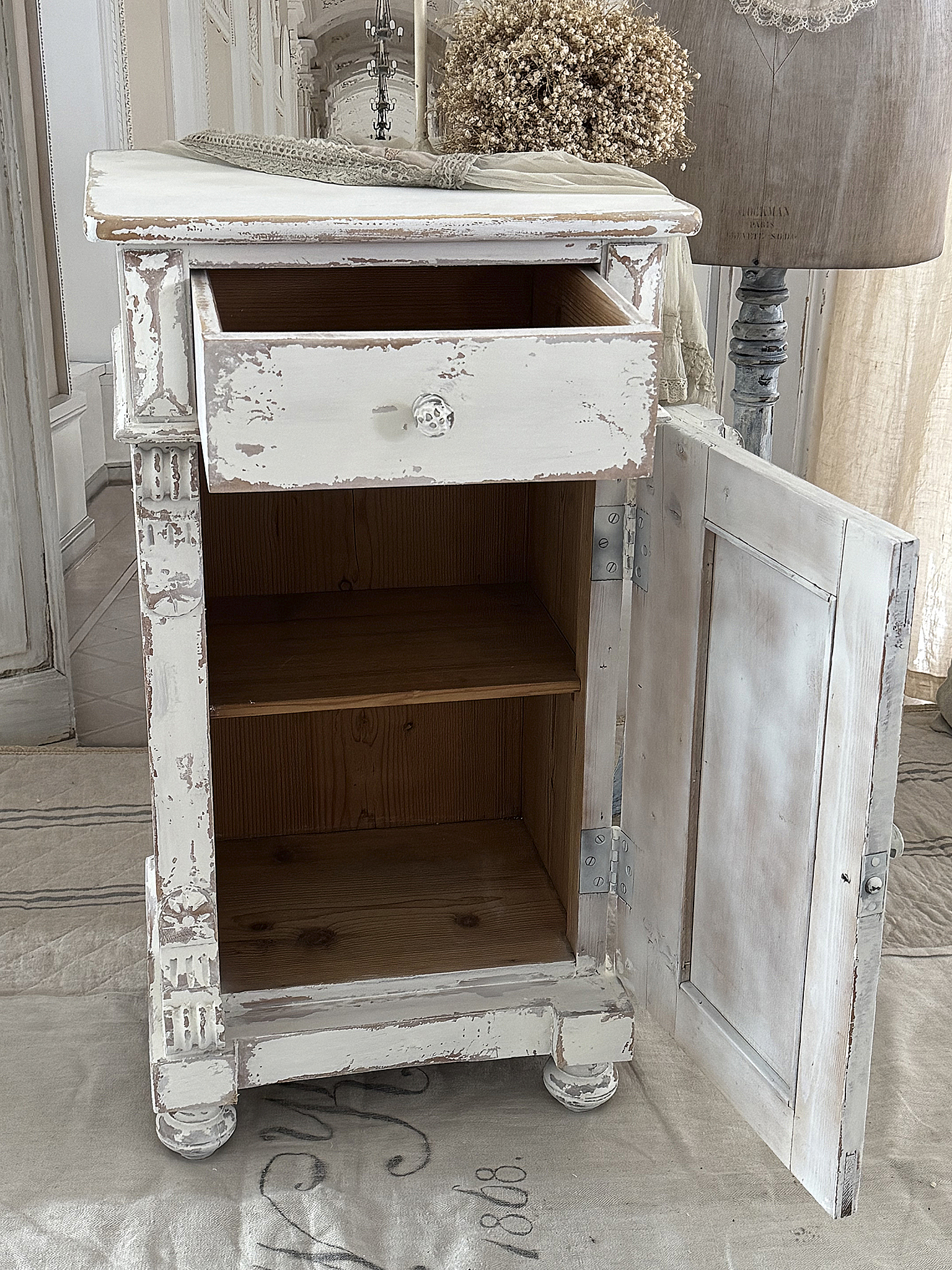 Reserviert! Antikes Beistellschränkchen Shabby-pur