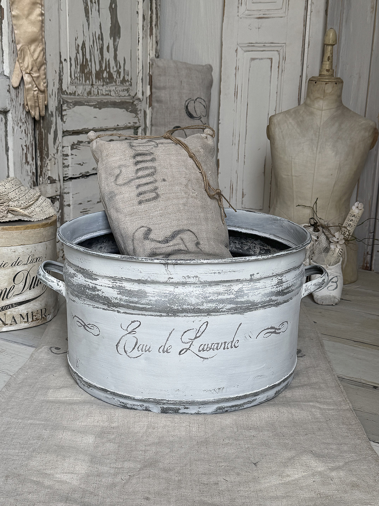 Alter Zinktopf „Eau de Lavande“ – Shabby-Chic mit Vintage-Charme***