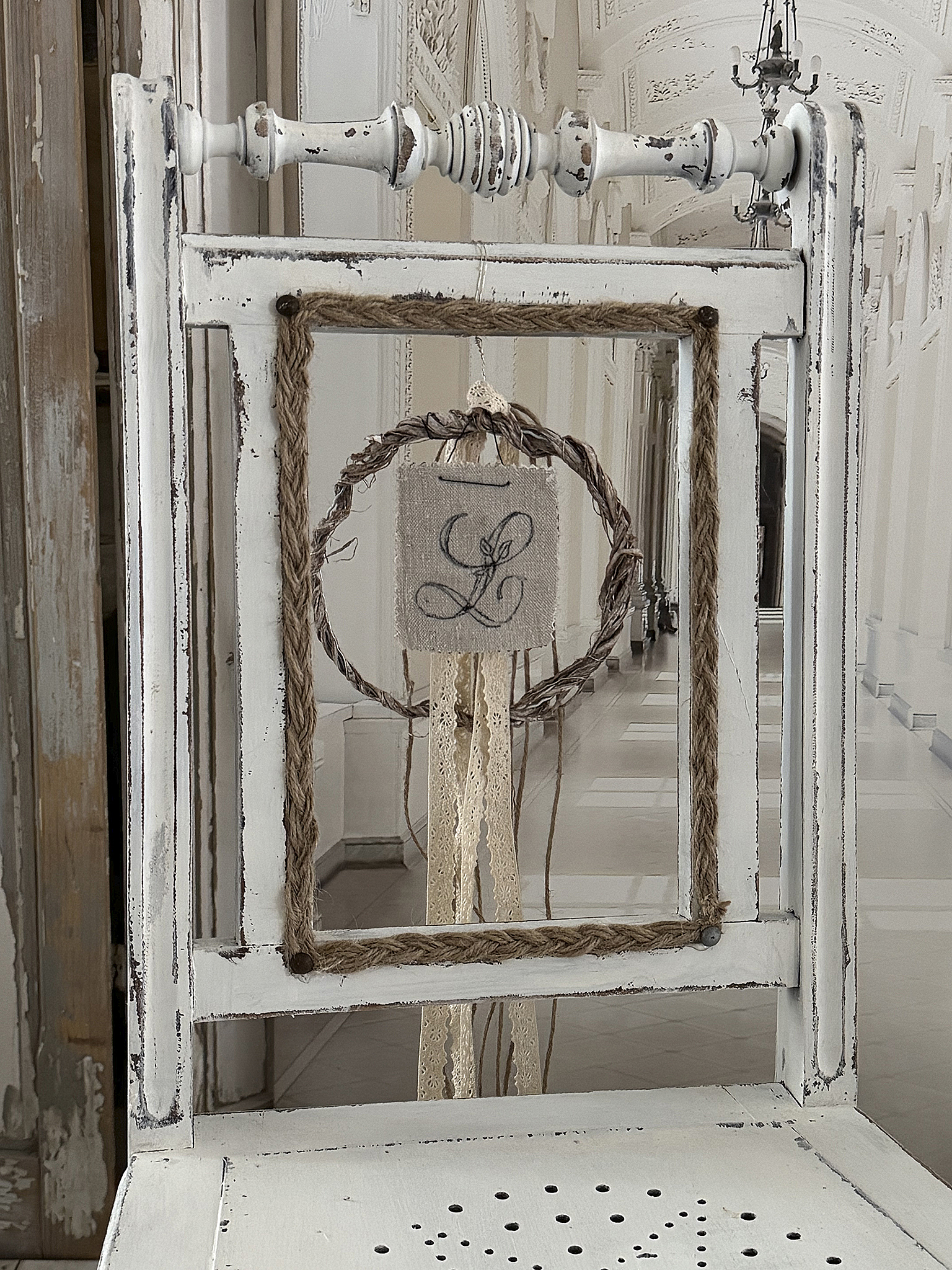 Antiker Gründerzeitstuhl im mattweißen Shabby-Kleid *** Antiker Gründerzeitstuhl im mattweißen Shabby-Kleid ***