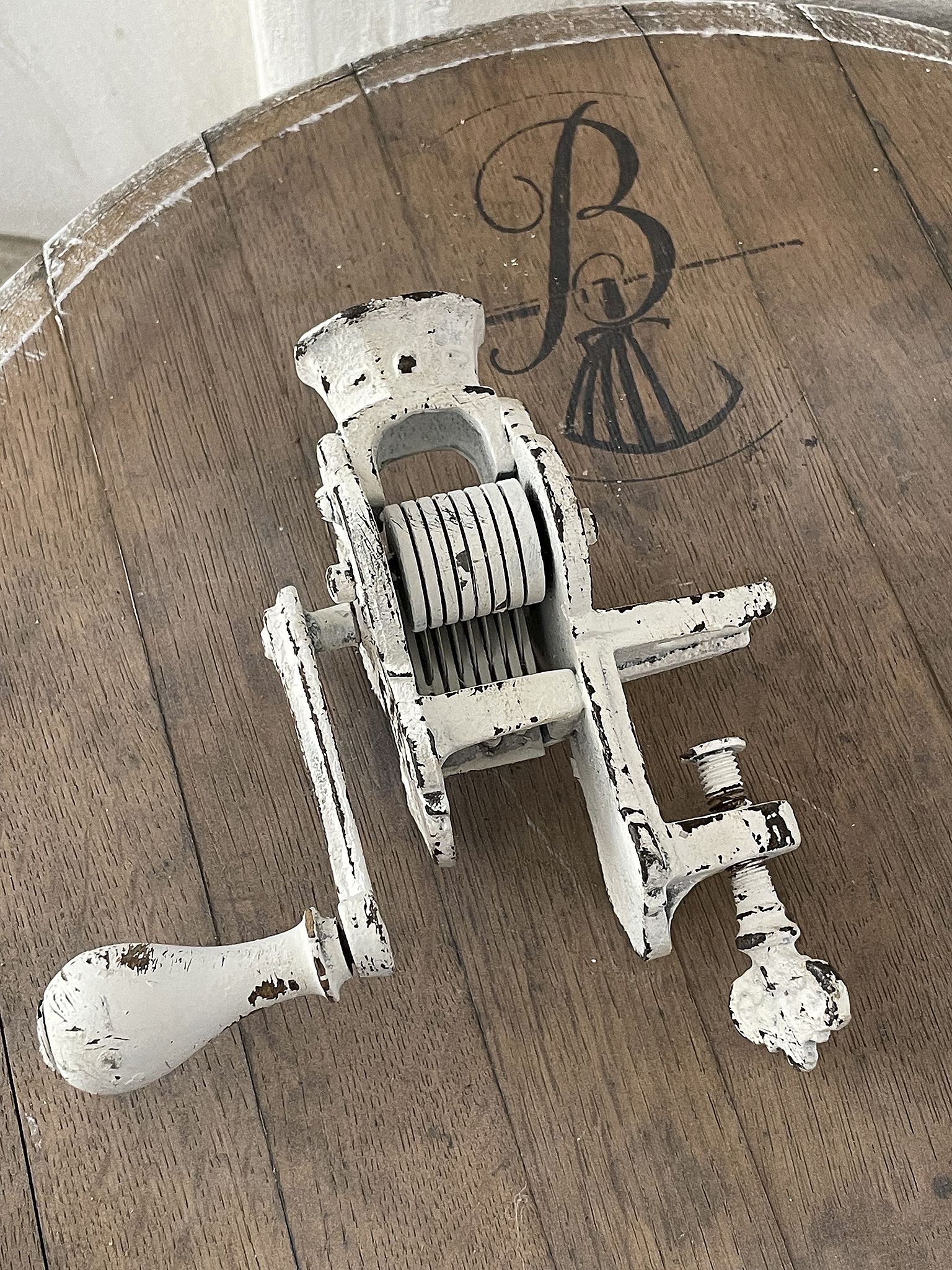 Reizende antike Kräutermühle*** Reizende antike Kräutermühle***