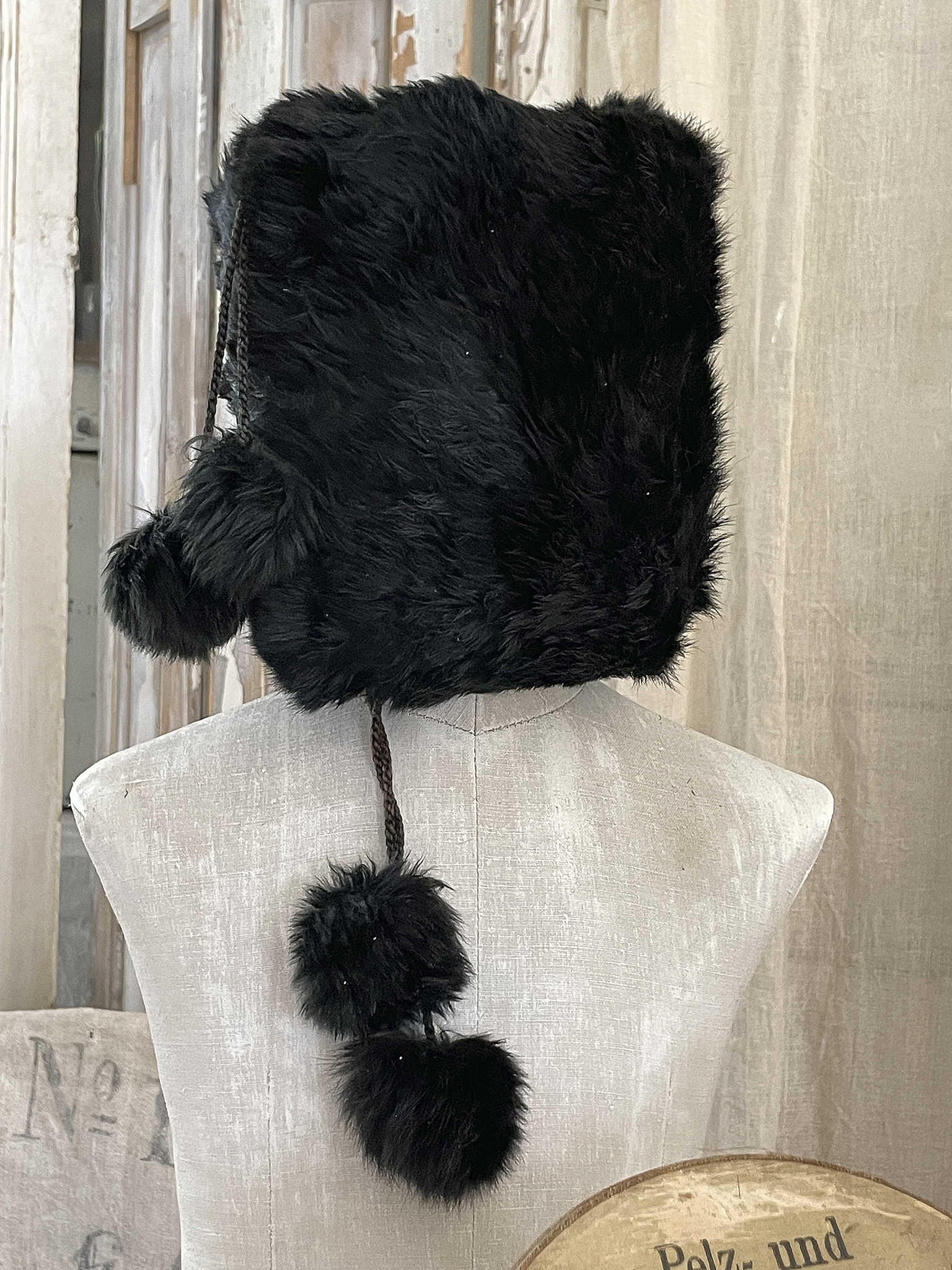 Antike Pelzschachtel mit Muff*** Antike Pelzschachtel mit Muff***