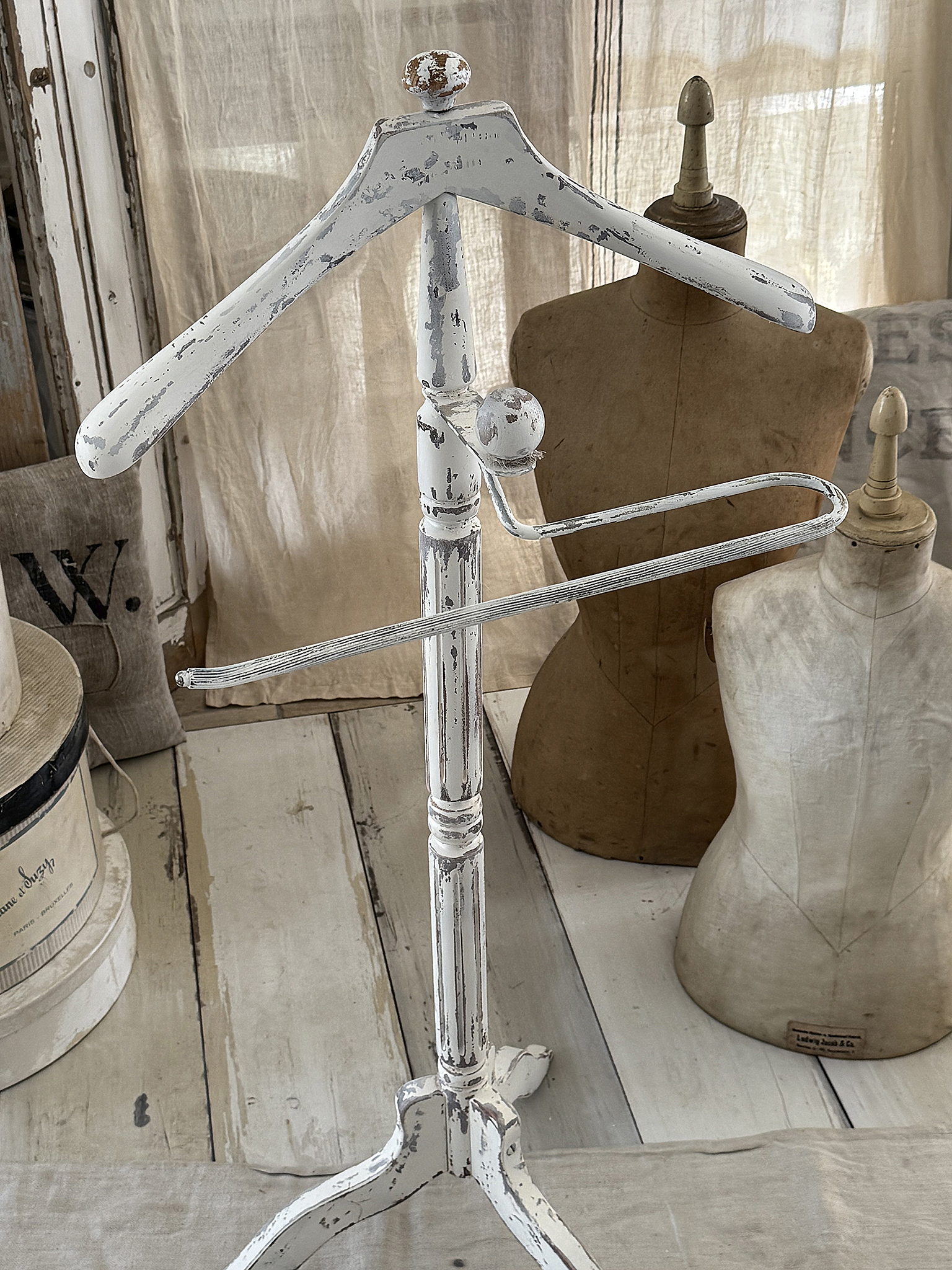 Stummer Diener im Shabbykleid***