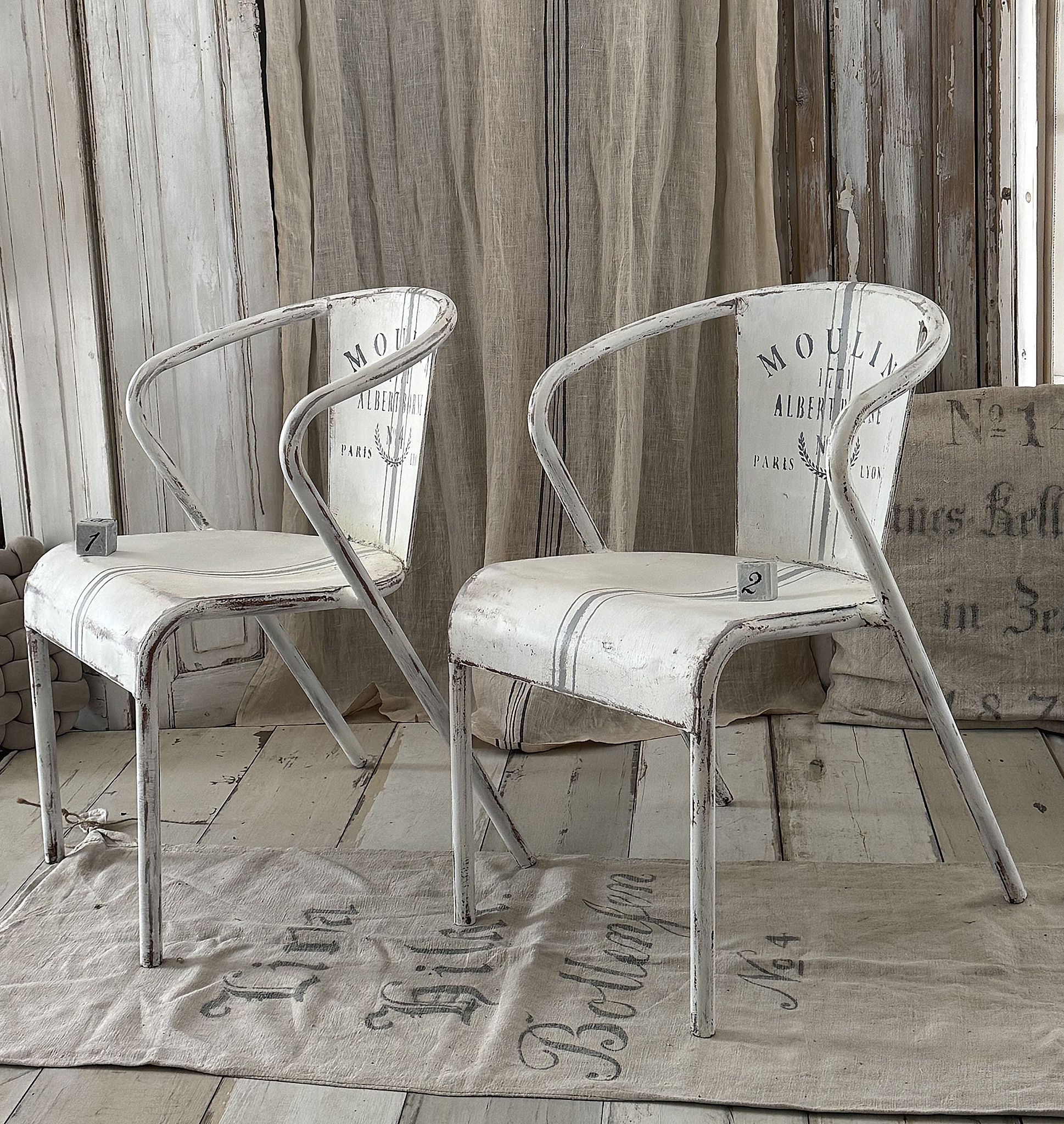 Dekorativer Vintage-Metallstuhl mit französischer Schablonierung***