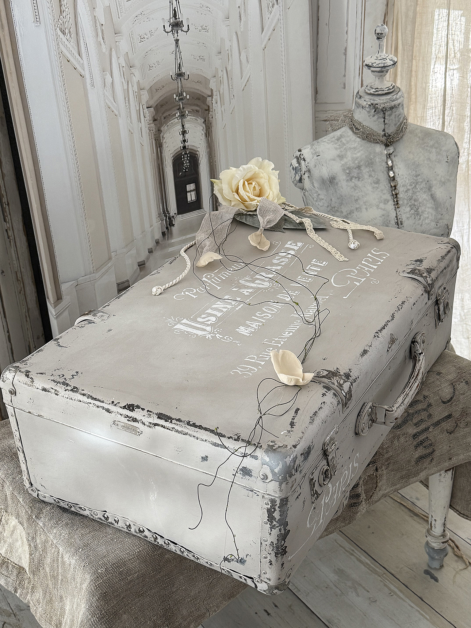Alter Hartschalenkoffer im charmanten Shabby-Chic – romantisches Einzelstück***