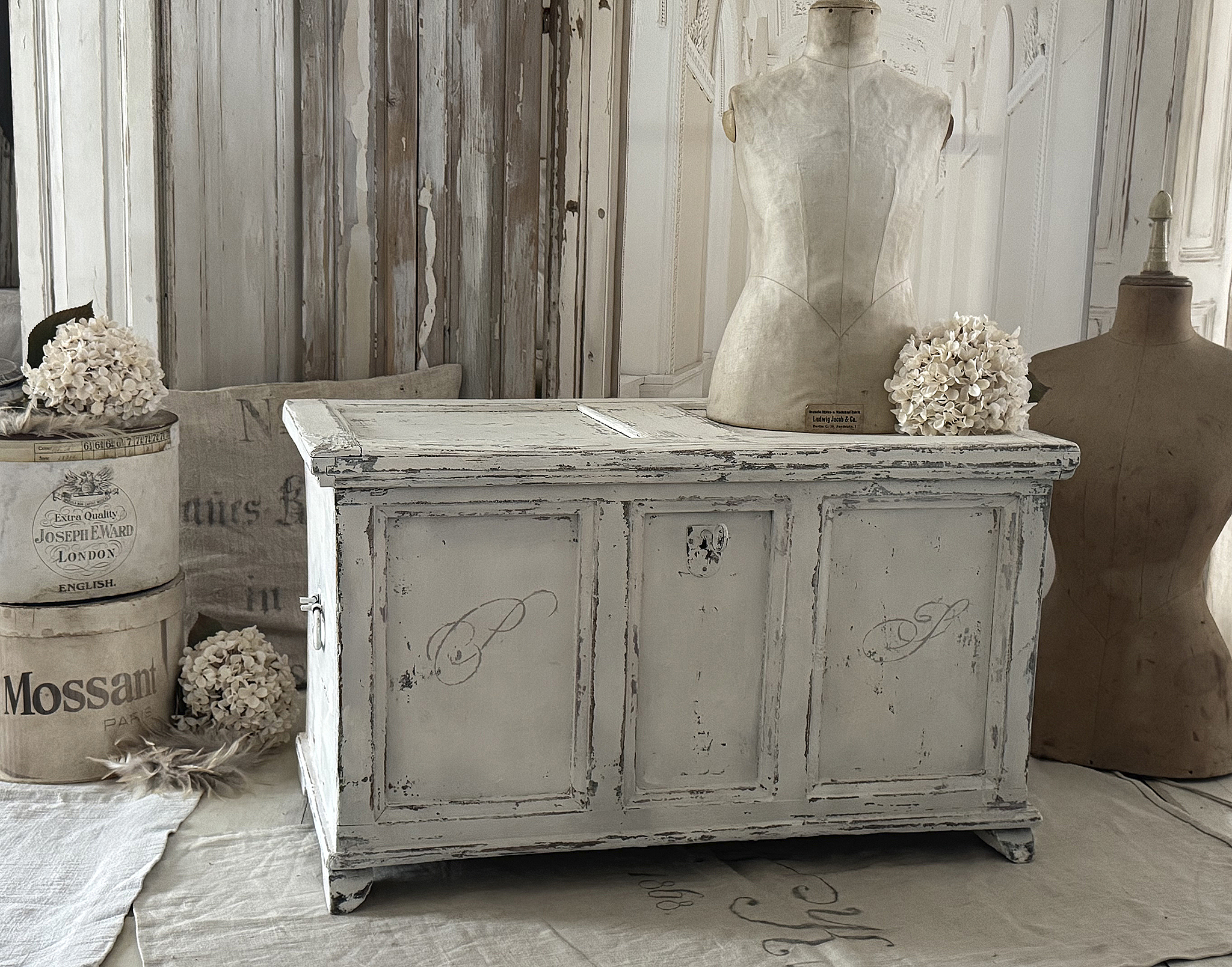 Antike Truhe/Sitztruhe Shabby-Pur ***