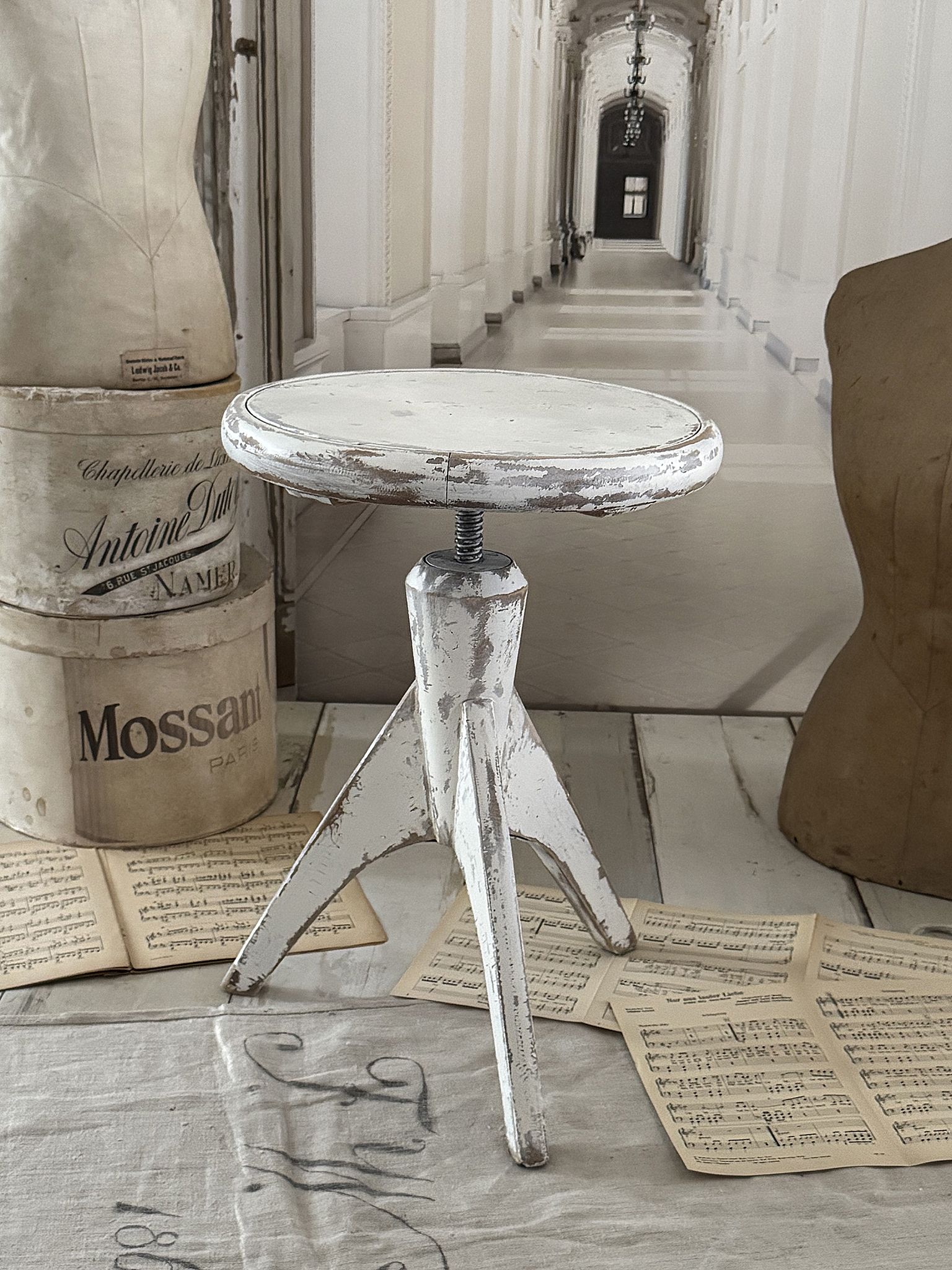 Alter, wertiger Klavierhocker im Shabby-Stil***