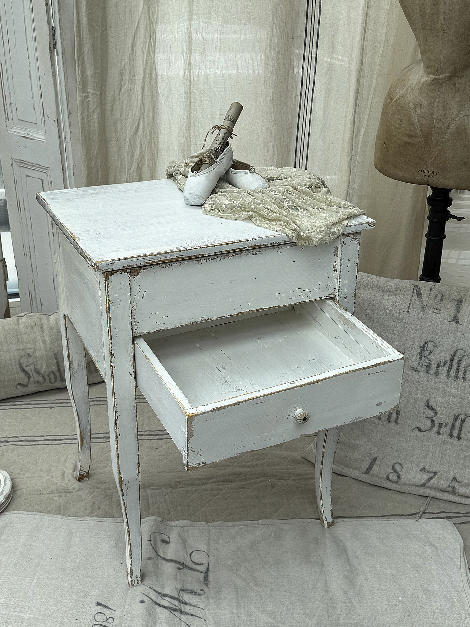 Antiker Biedermeier Beistelltisch / Nähtisch in zeitloser Eleganz*** Antiker Biedermeier Beistelltisch / Nähtisch in zeitloser Eleganz***