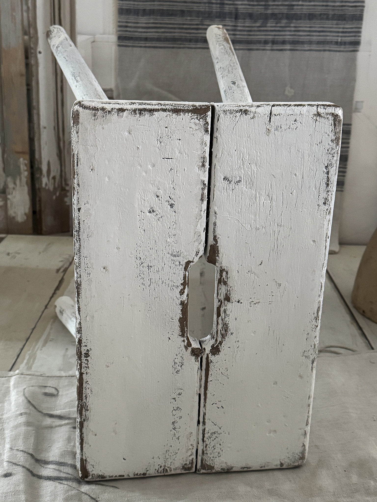 Alter, robuster Bauernhocker***