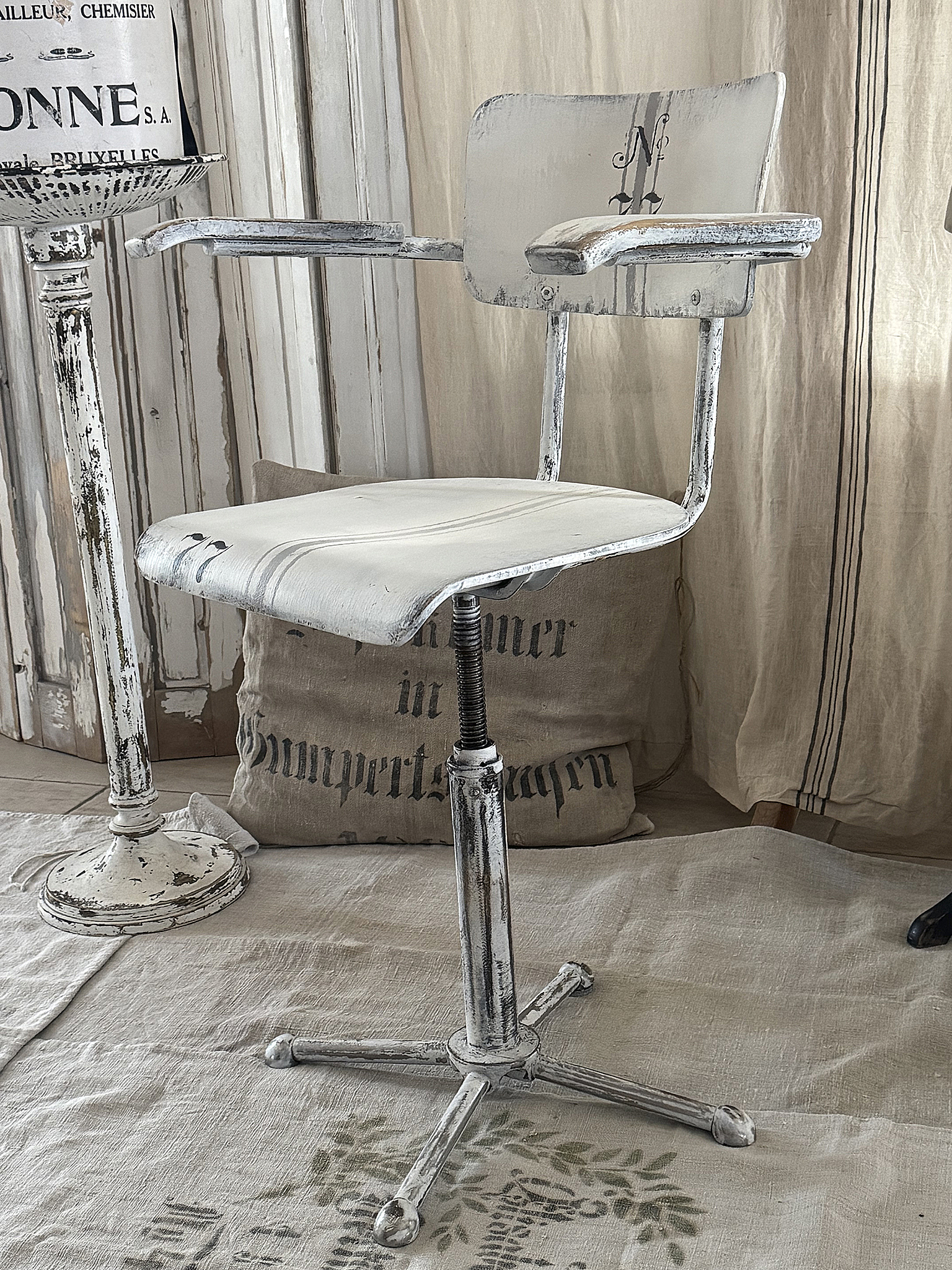 Alter Shabby Bürostuhl 77***
