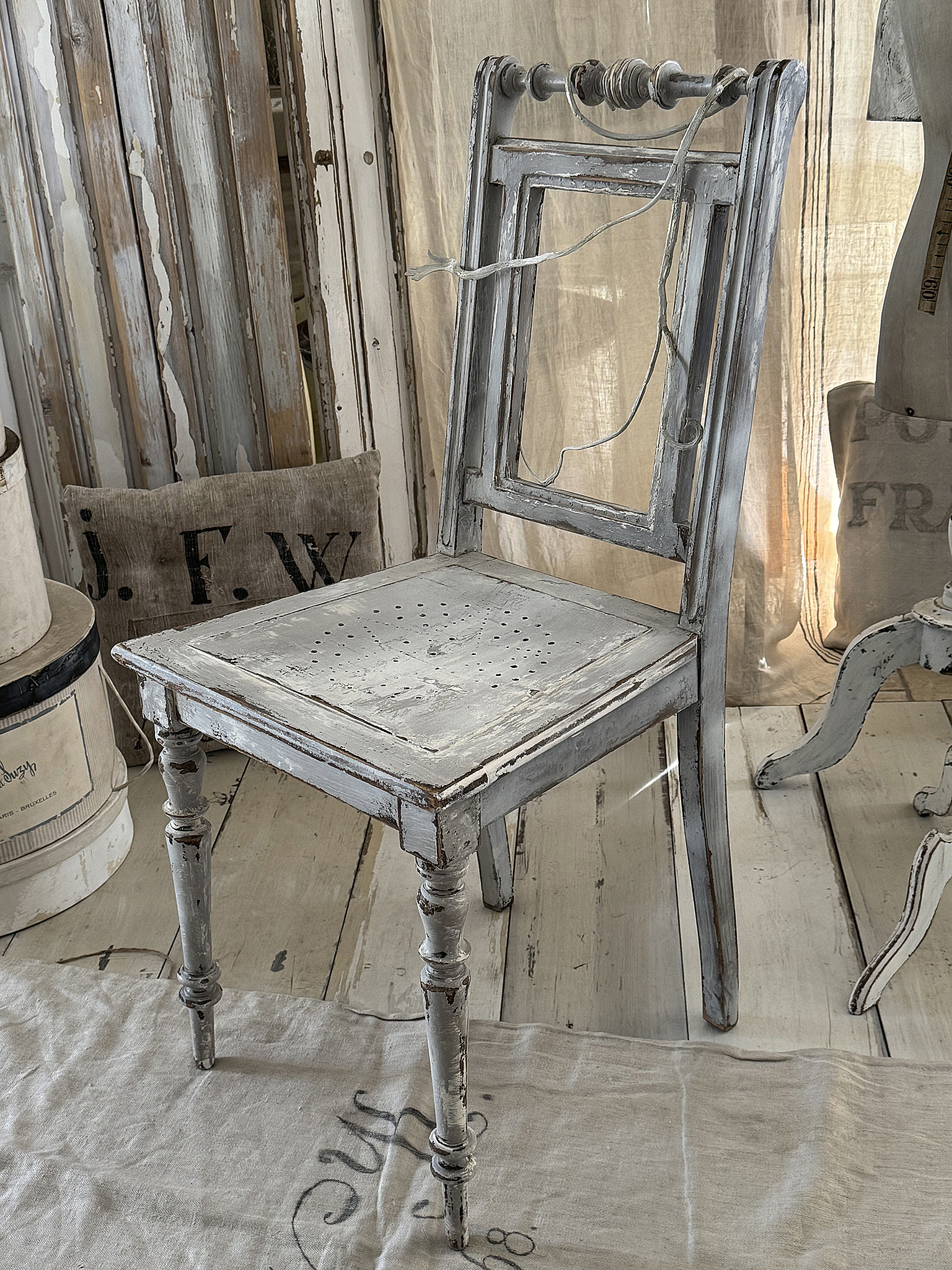  Ein antiker Gründerzeitstuhl mit Geschichte*** 