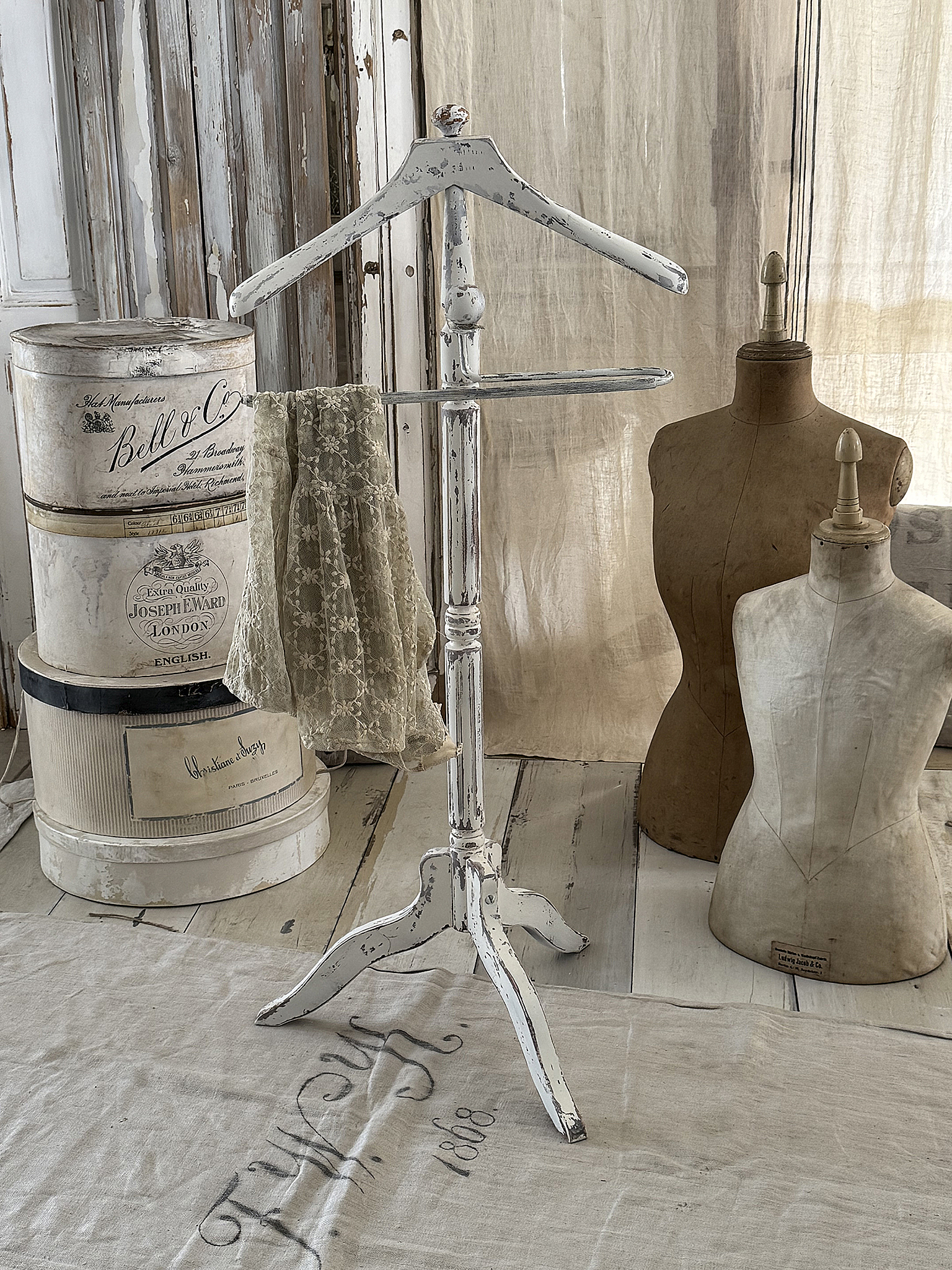 Stummer Diener im Shabbykleid***