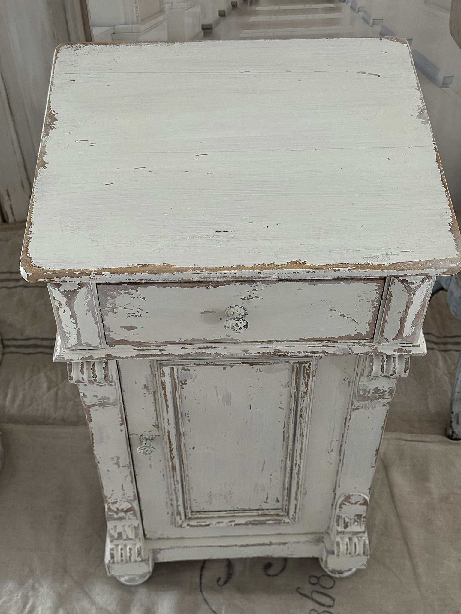 Reserviert! Antikes Beistellschränkchen Shabby-pur