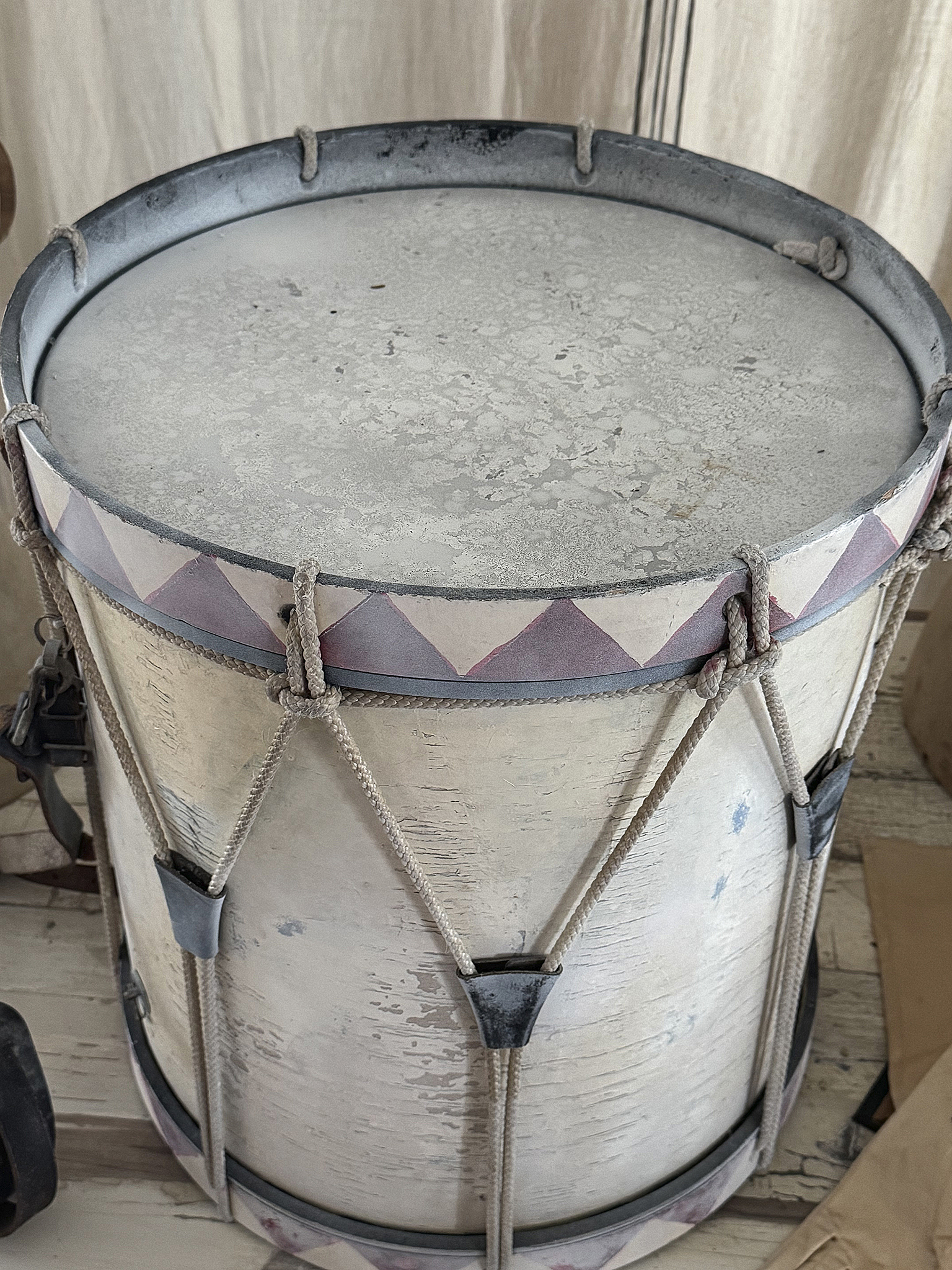 Wunderschöne alte Marschtrommel / Beistelltisch***