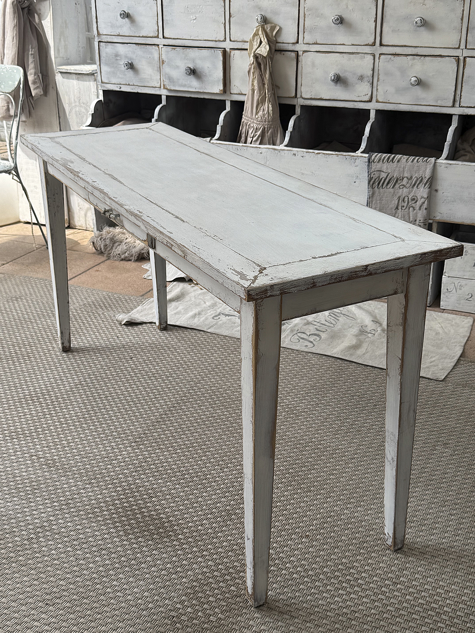 Edler Shabby-Chic-Konsolentisch aus Vollholz – zeitlose Eleganz mit Geschichte***